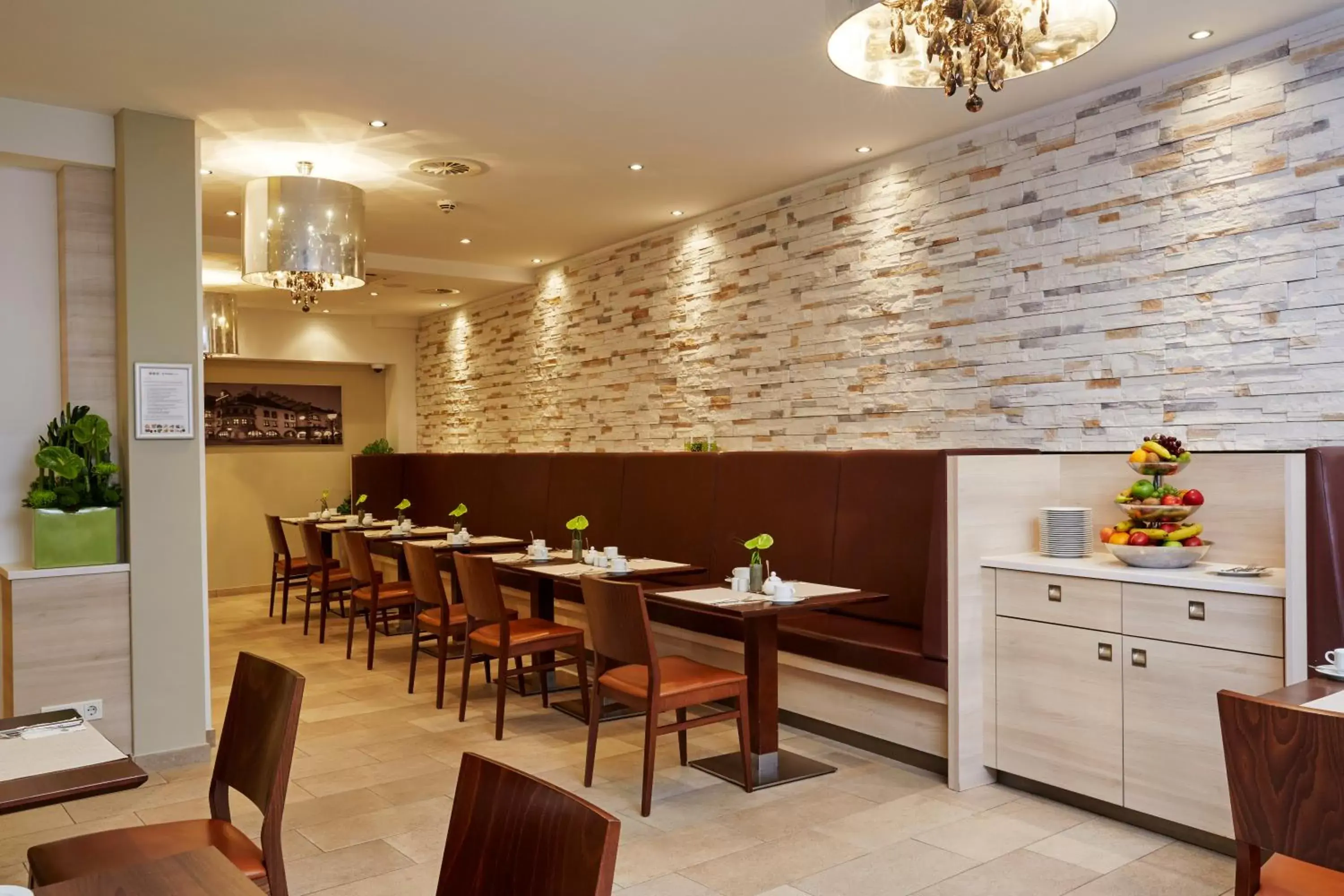 Restaurant/places to eat in H+ Hotel München Restaurant/places to eat in H+ Hotel München