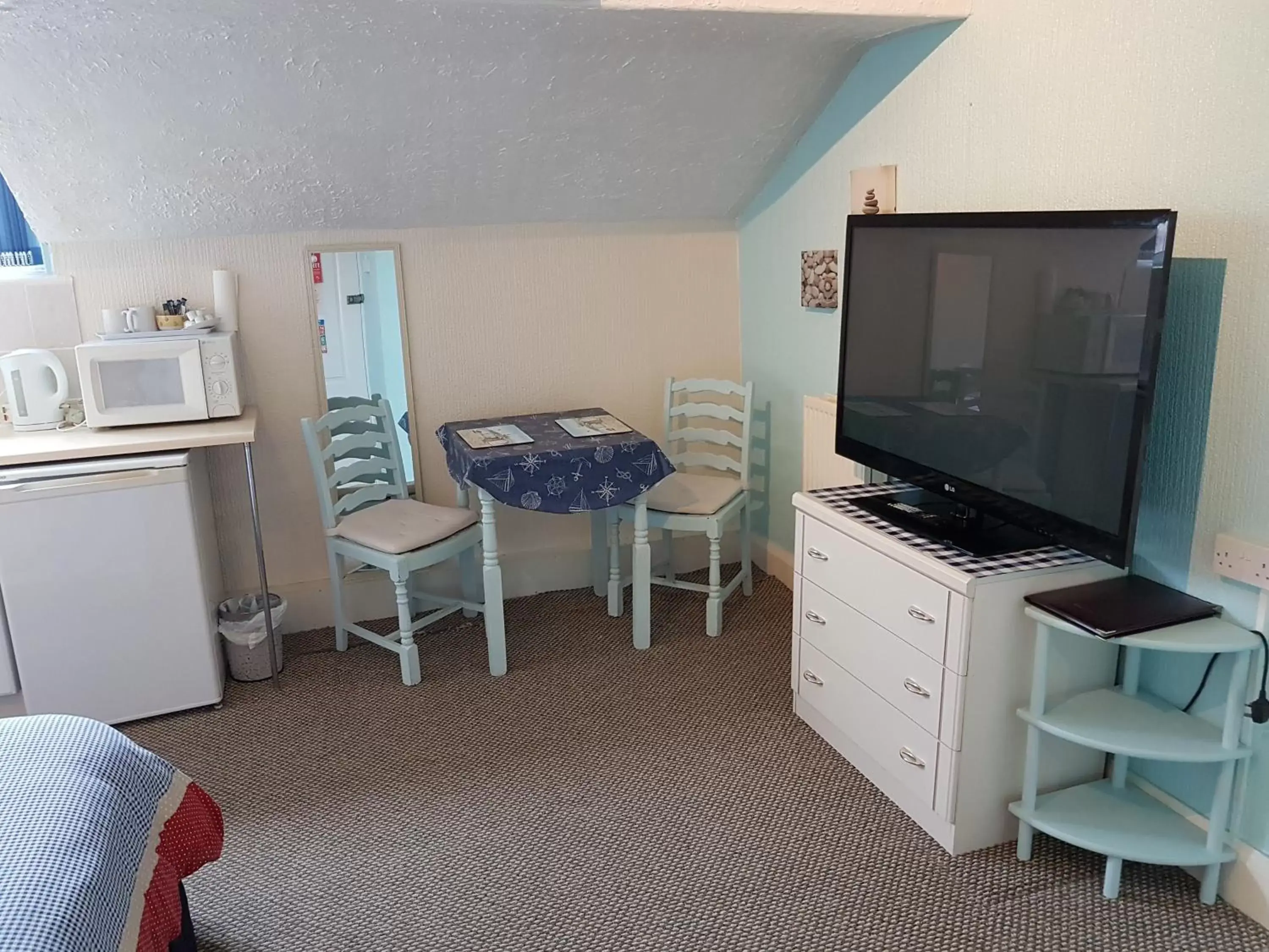 Living room, TV/Entertainment Center in Cumbria Guest House