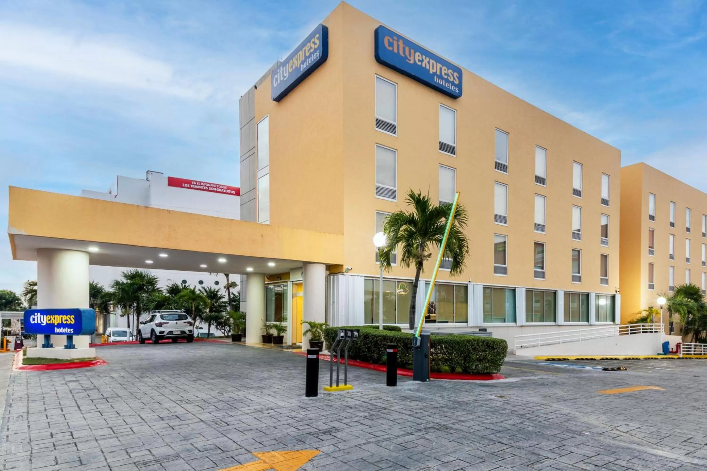 Property building in City Express by Marriott Cancun