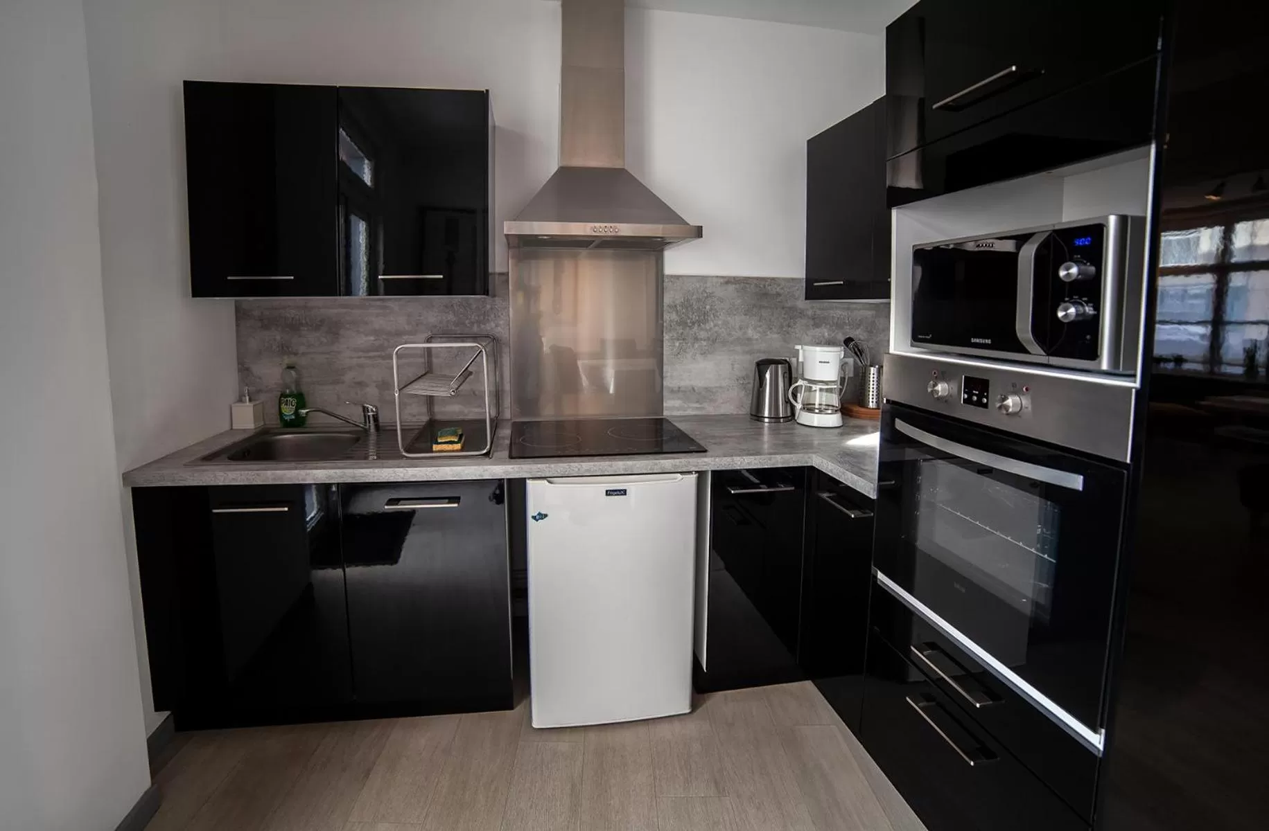 stove in Bienvenue Chez Nous