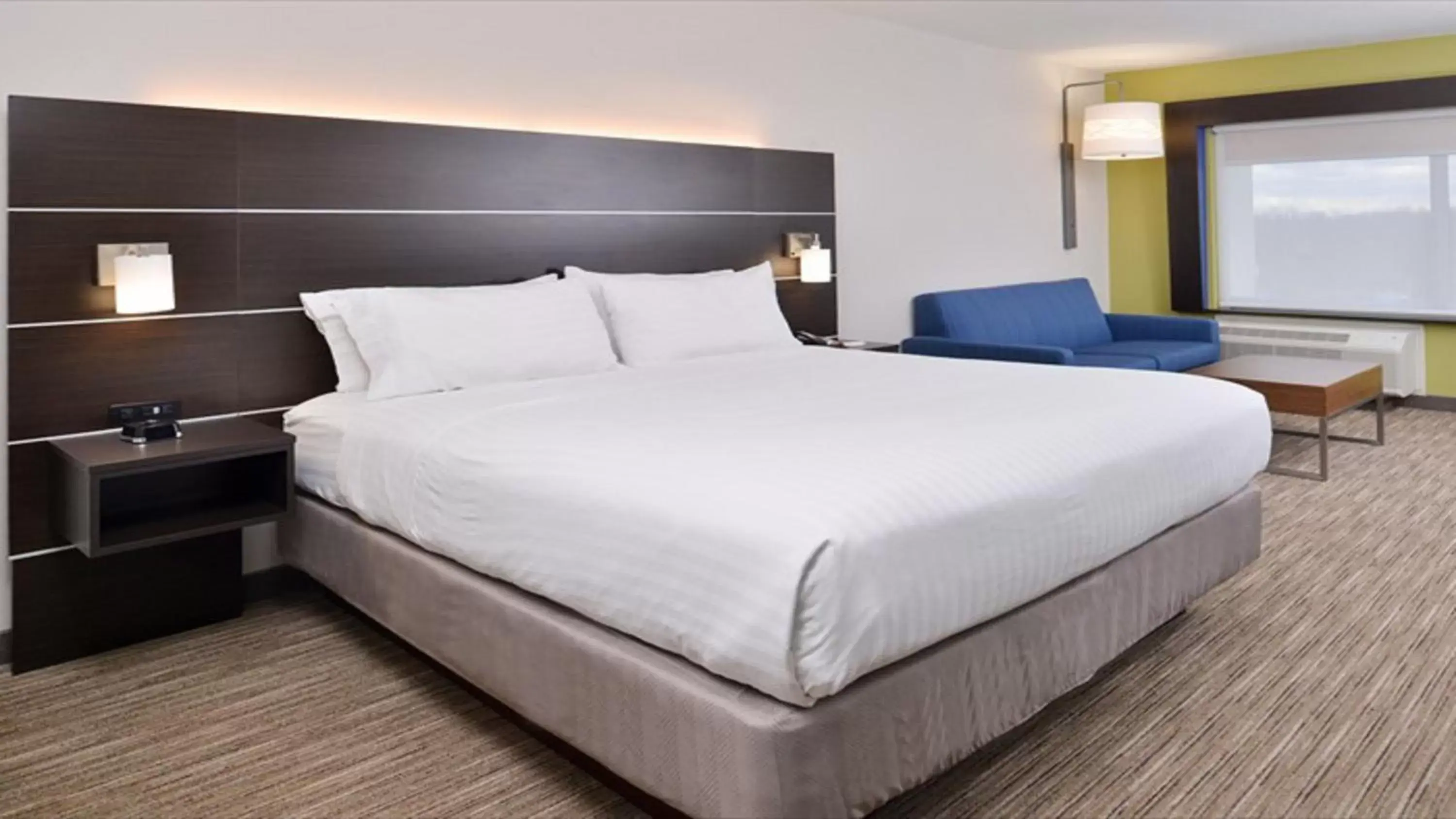 Photo of the whole room, Bed in Holiday Inn Express & Suites - Parkersburg East, an IHG Hotel