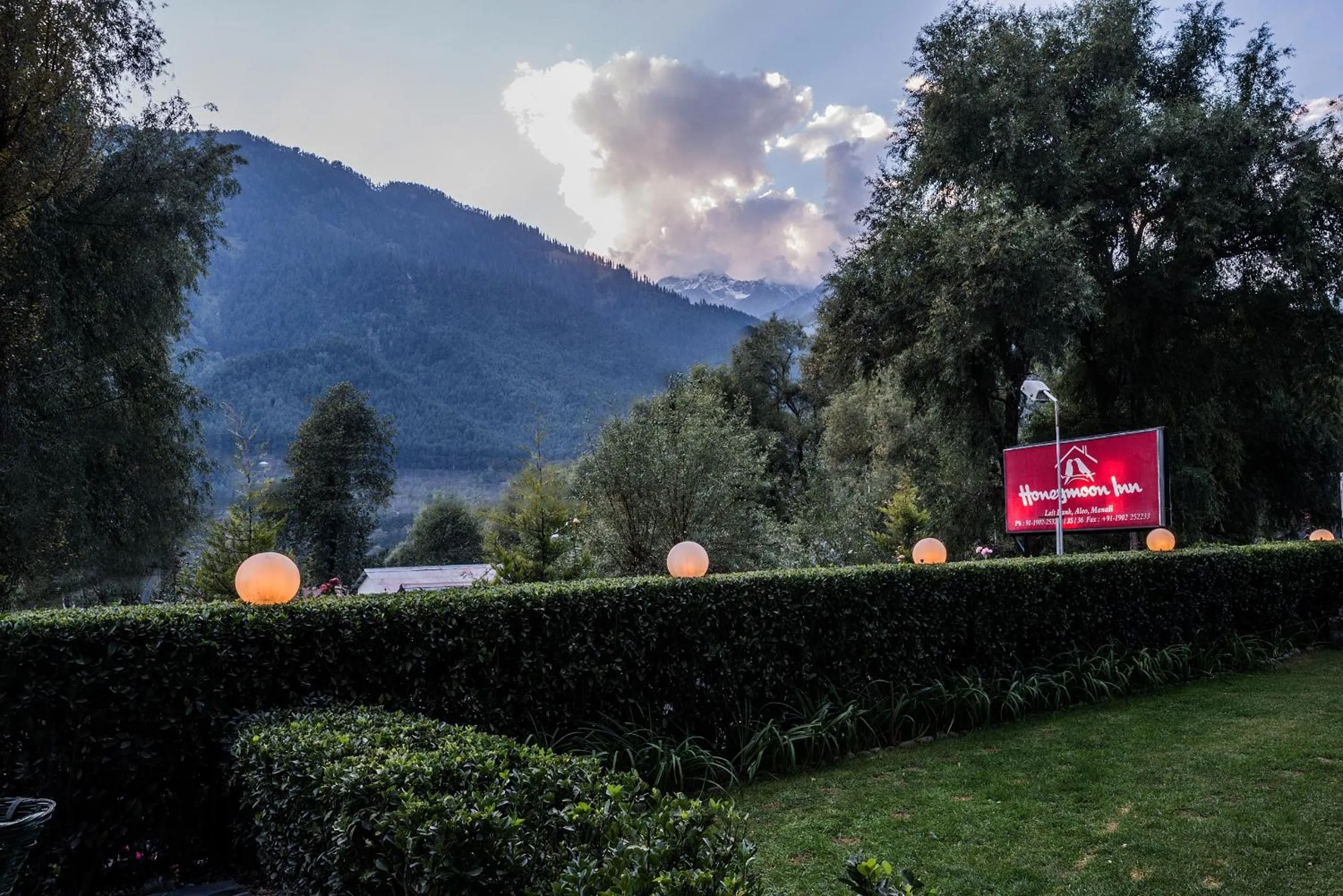 Mountain view in Honeymoon Inn Manali