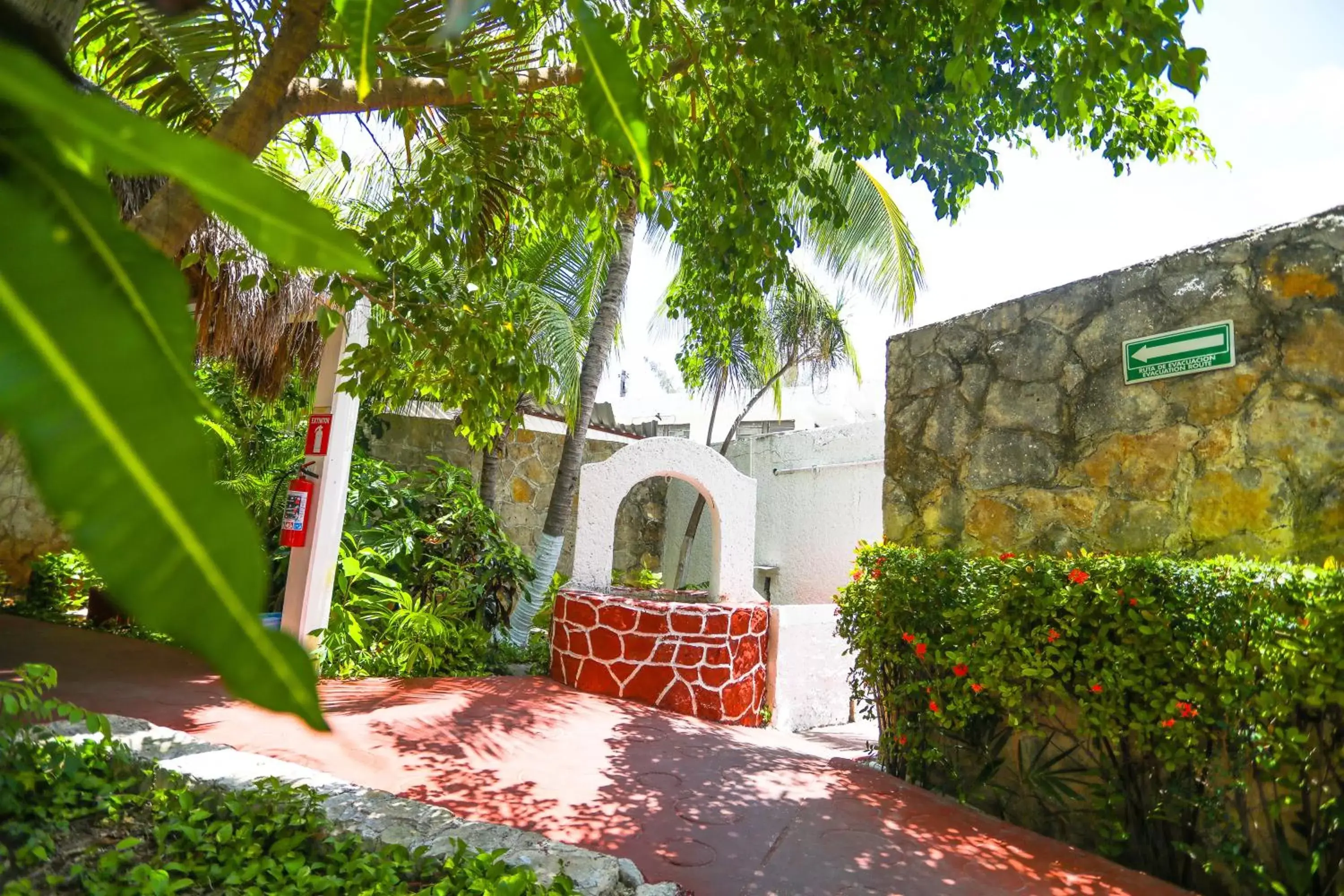 Garden, Property Building in Hotel Caribe Internacional Cancun