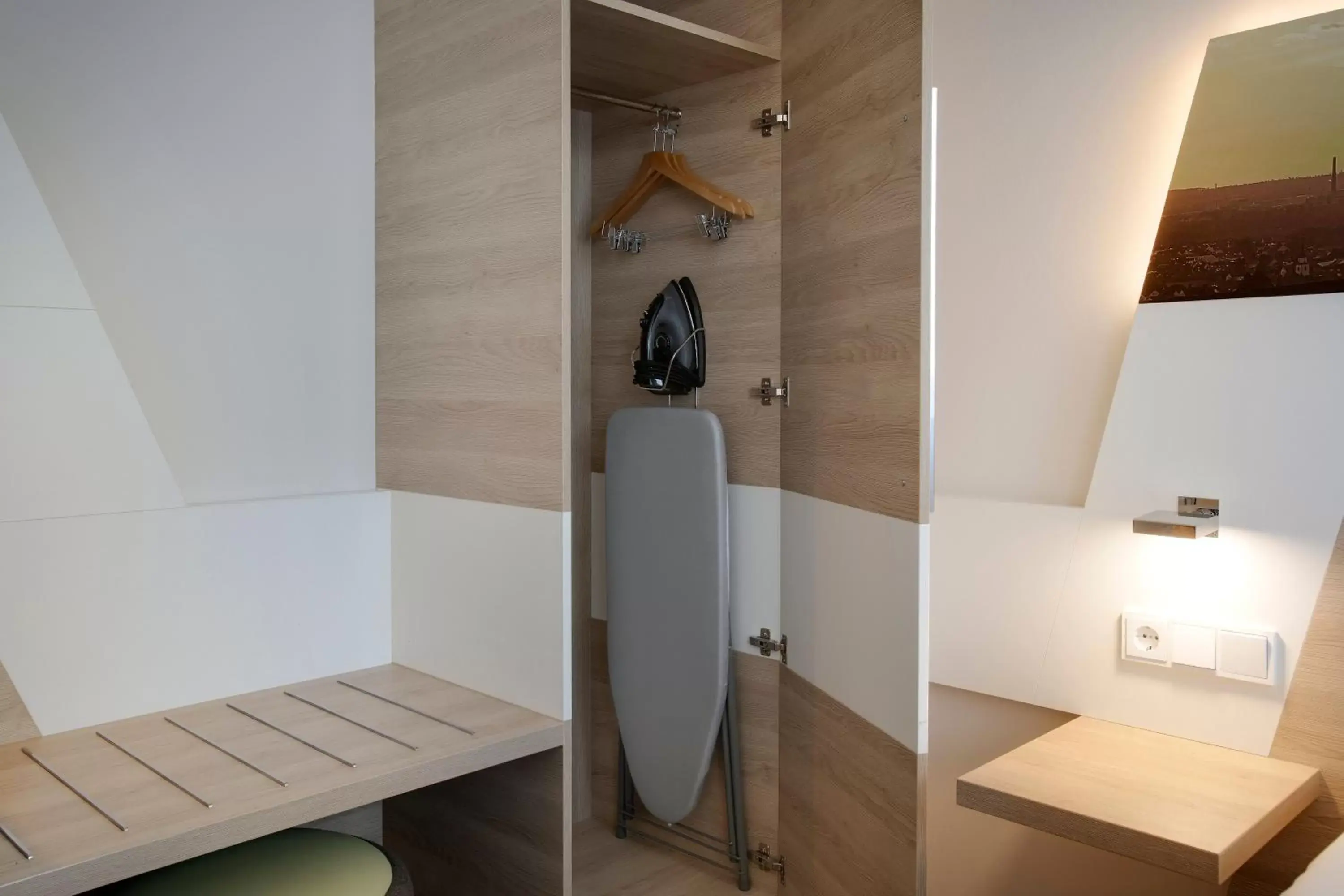 Photo of the whole room, Bathroom in Holiday Inn Frankfurt Airport, an IHG Hotel