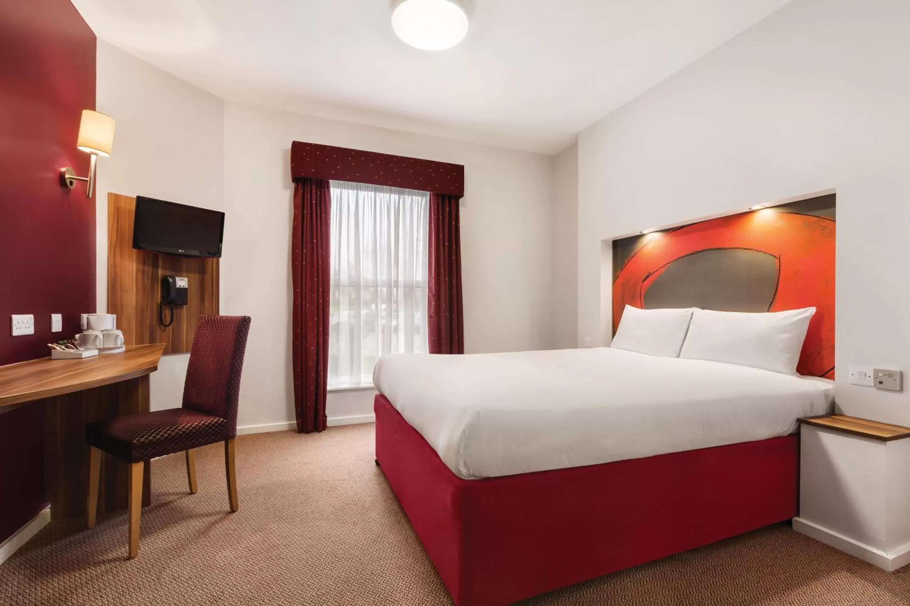 Photo of the whole room, Bed in Ramada London Stansted Airport