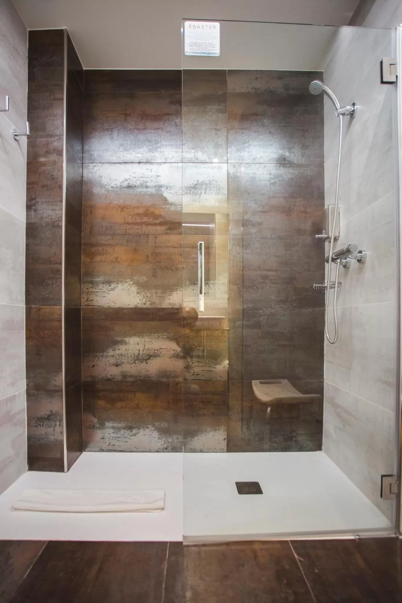 Shower in DWO Ábaster