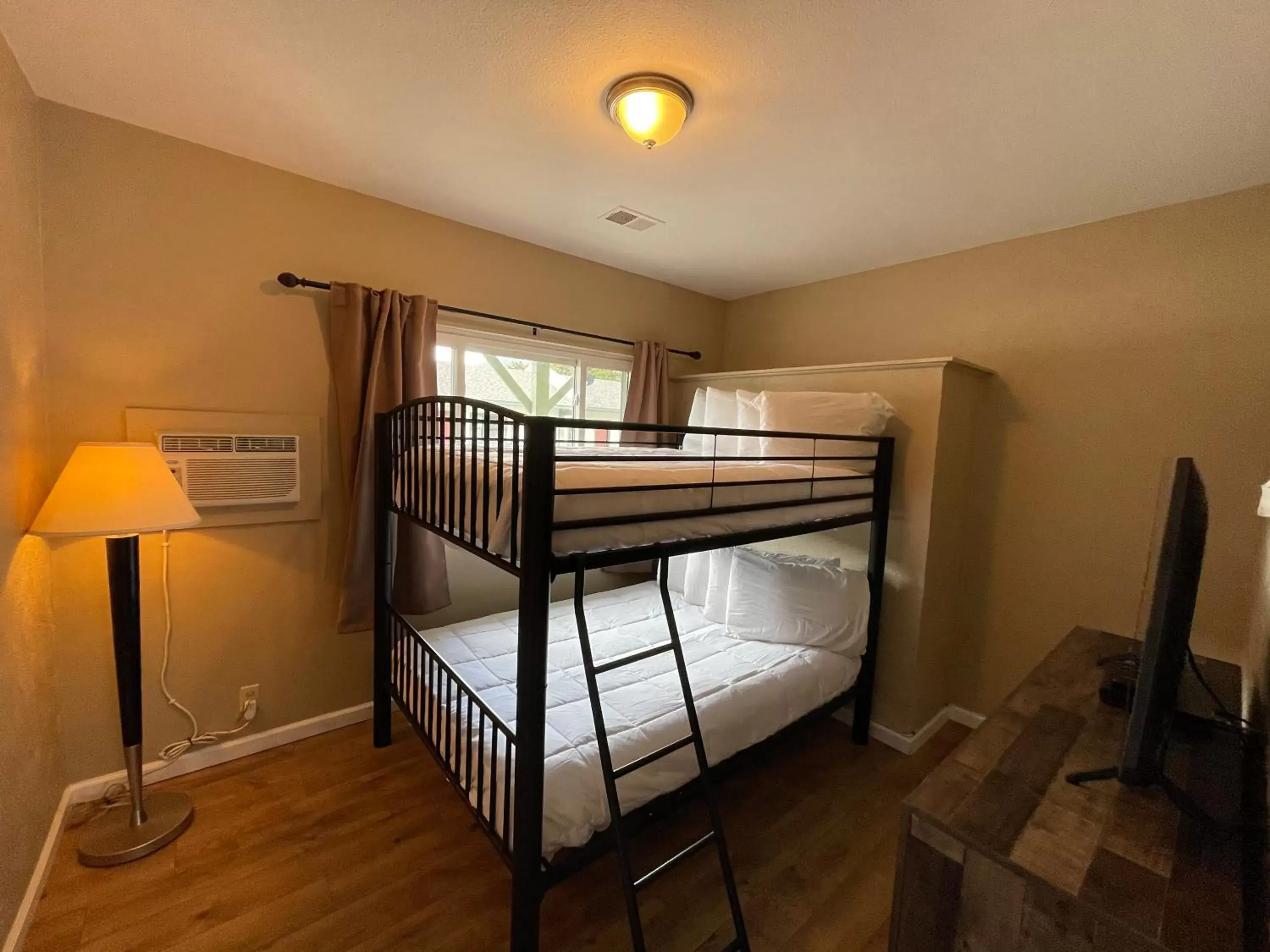 Bunk Bed in Estes Mountain Inn