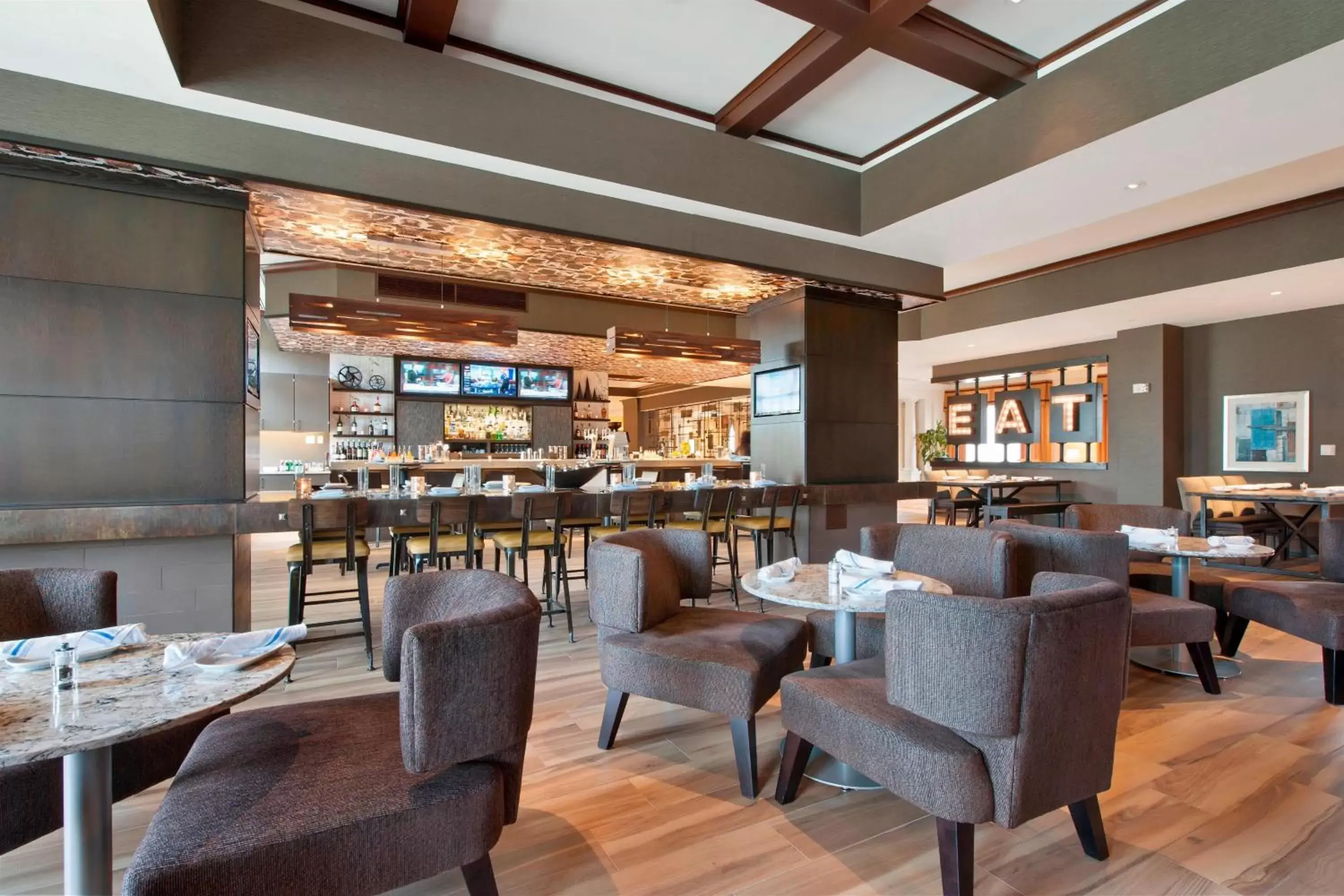 Restaurant/places to eat, Lounge/Bar in Bridgewater Marriott