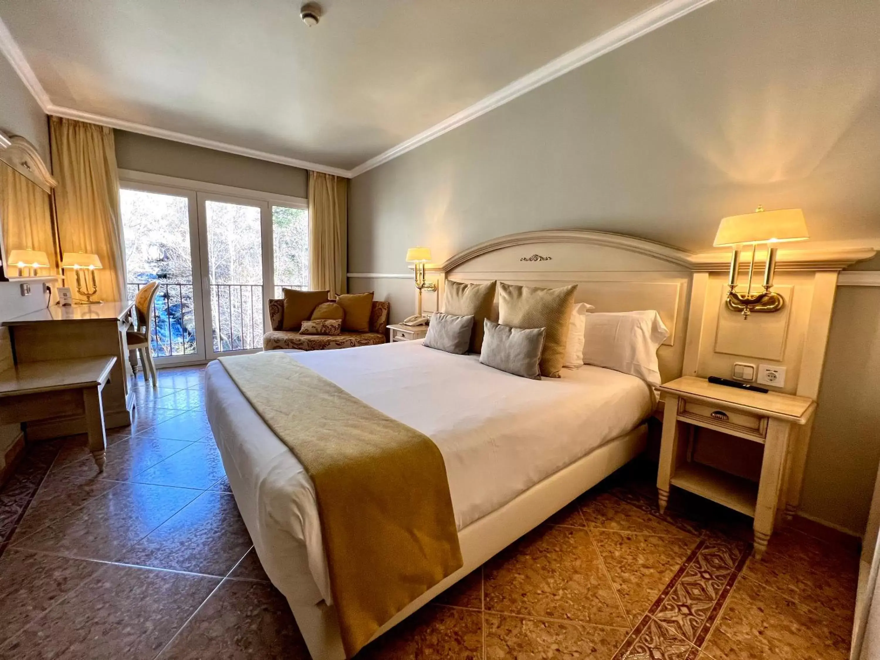 Bedroom, Bed in Hotel & SPA Bringué