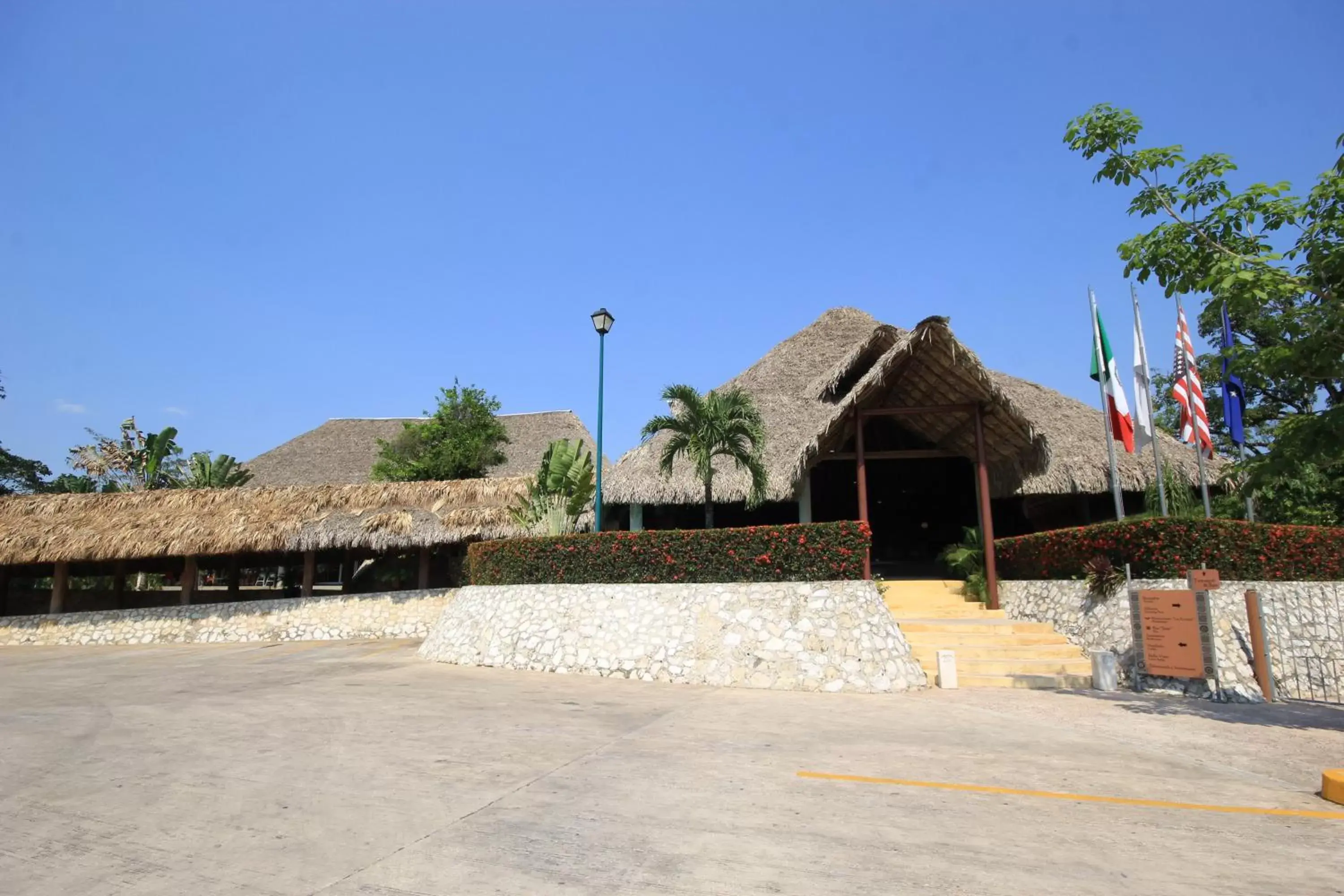 Facade/entrance, Property Building in Hotel Villa Mercedes Palenque