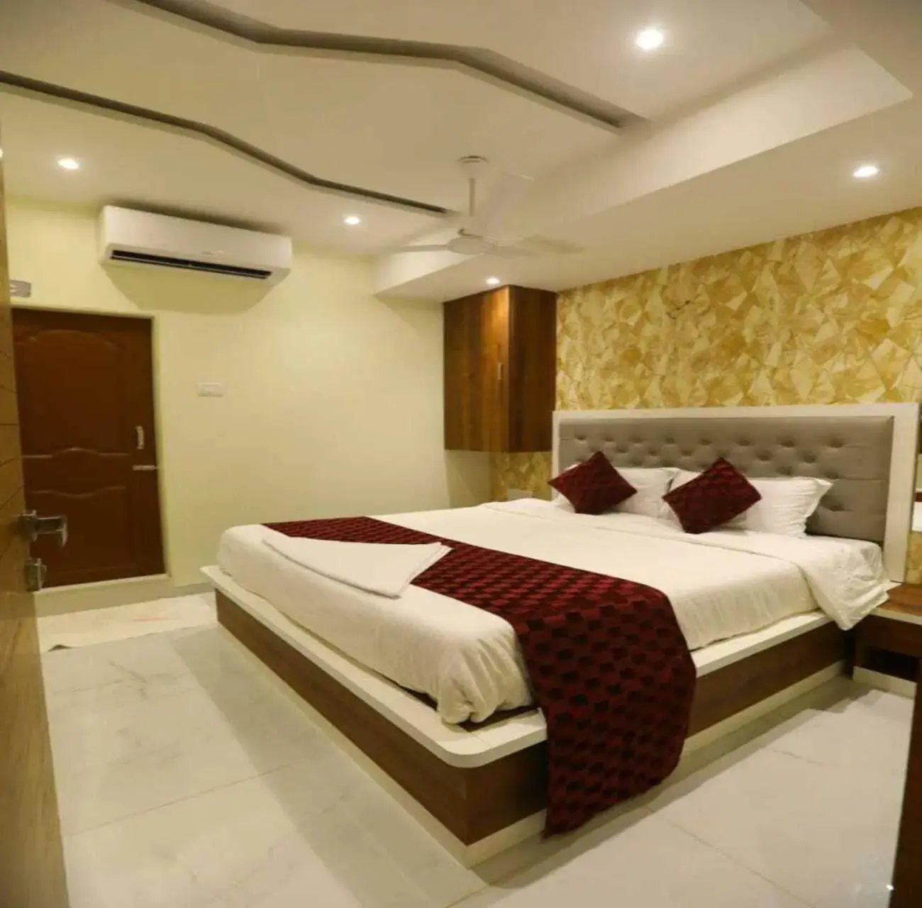 Bedroom, Bed in Hotel Siddhi Inn Lodging - Navi Mumbai