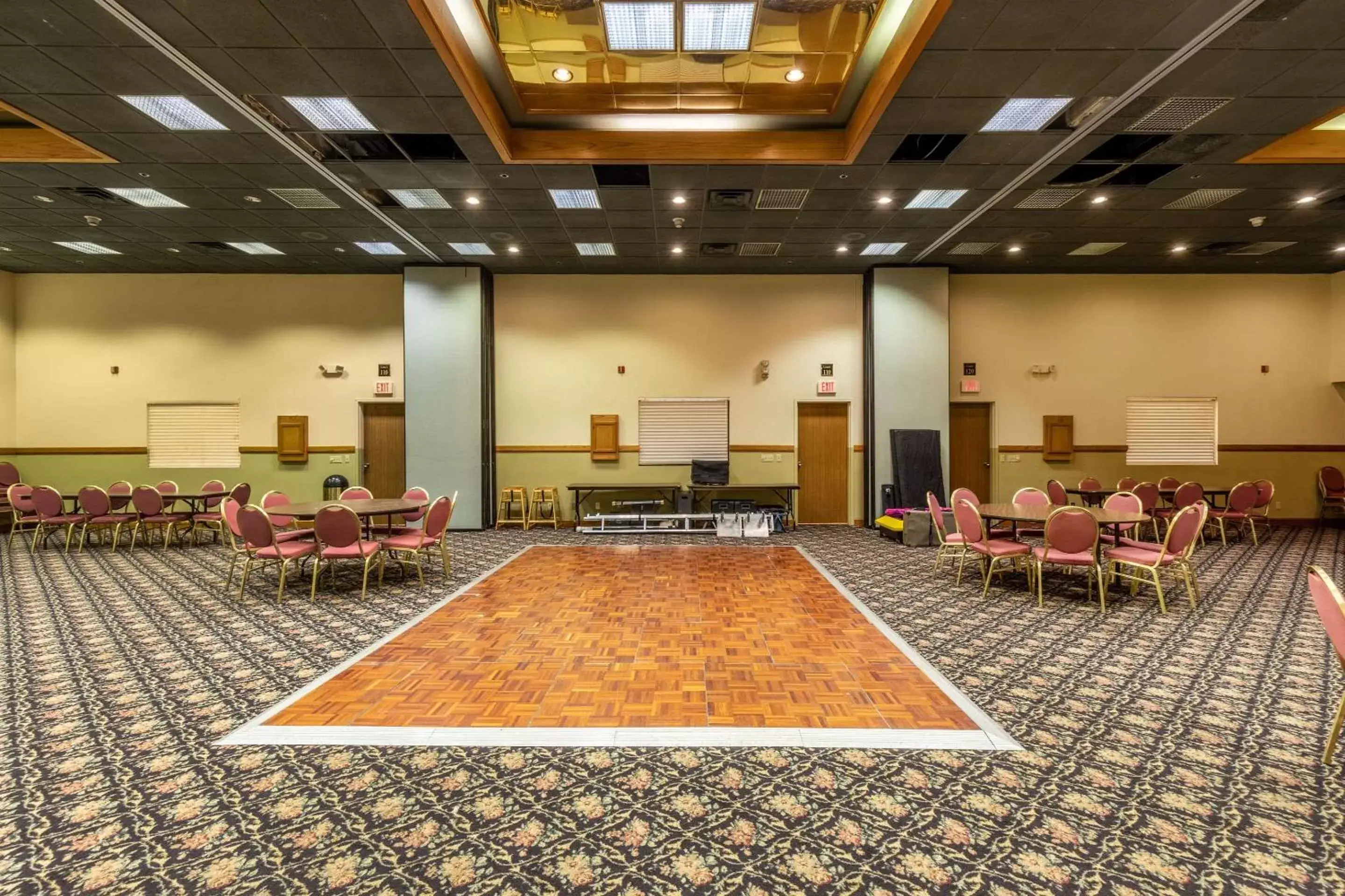 On site, Banquet Facilities in Clarion Hotel and Convention Center Baraboo