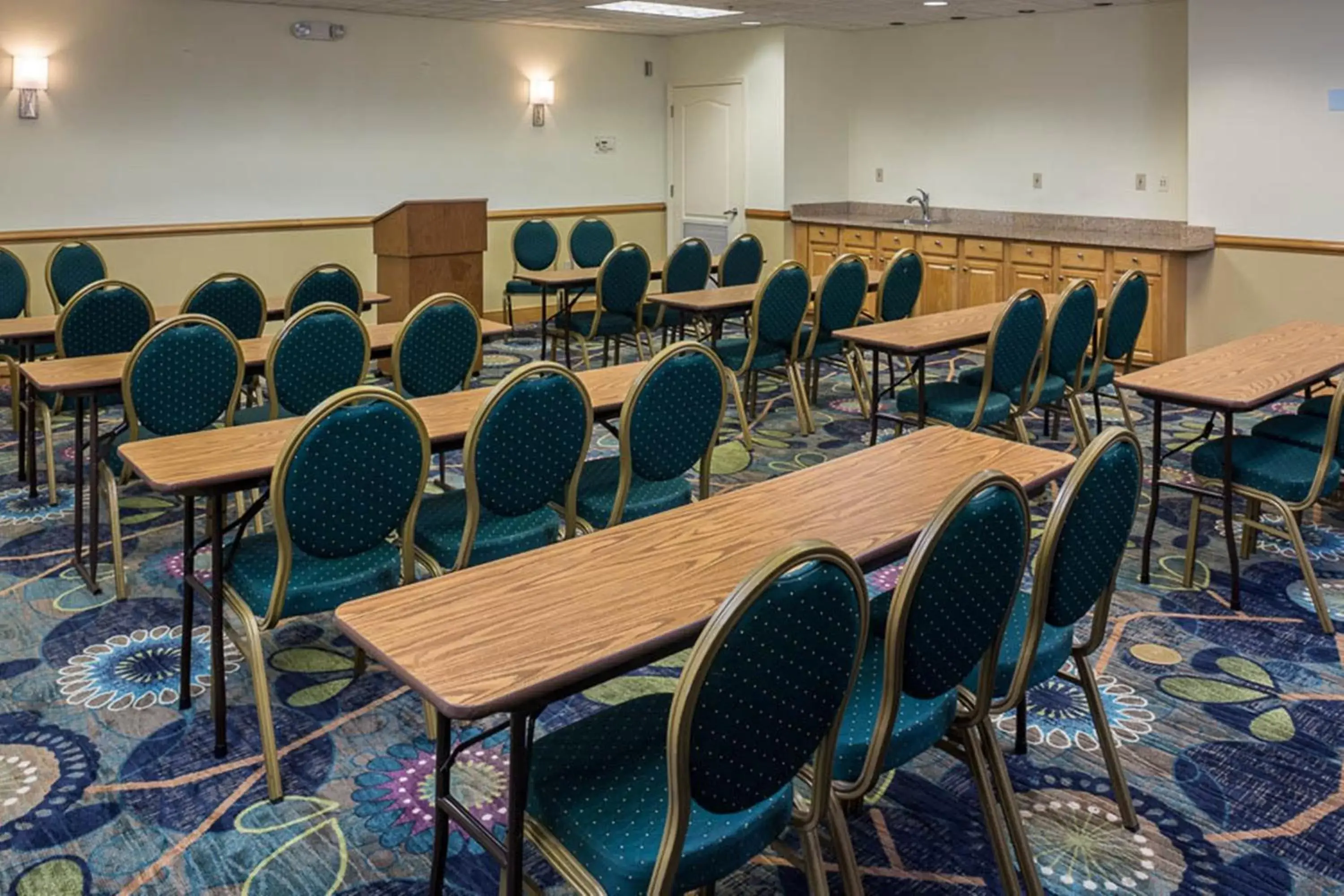 Meeting/conference room in Holiday Inn Express - Clermont, an IHG Hotel