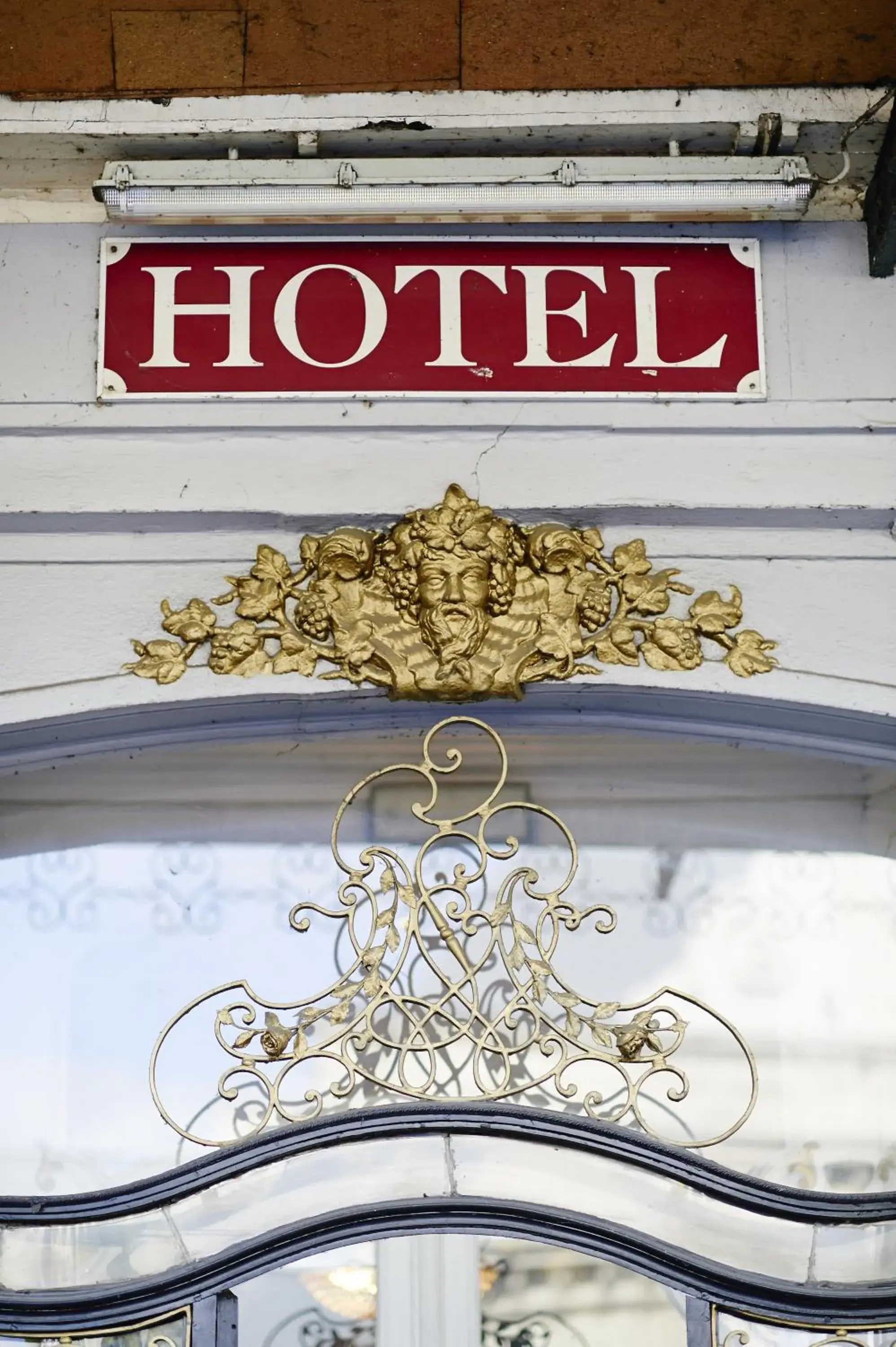 Property building, Property Logo/Sign in Grand Hotel de Flandre