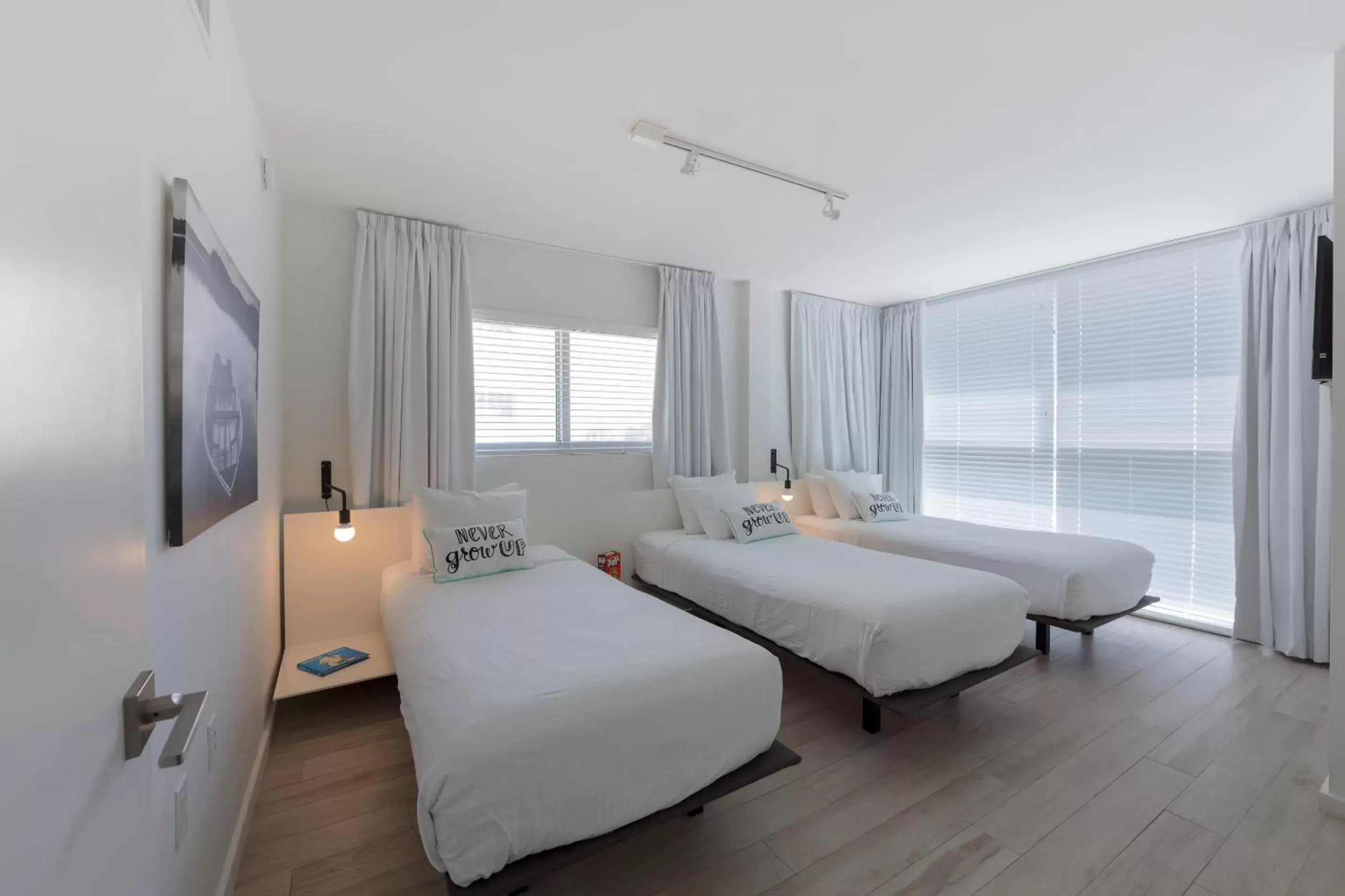 Bedroom in Beach Haus Key Biscayne Contemporary Apartments