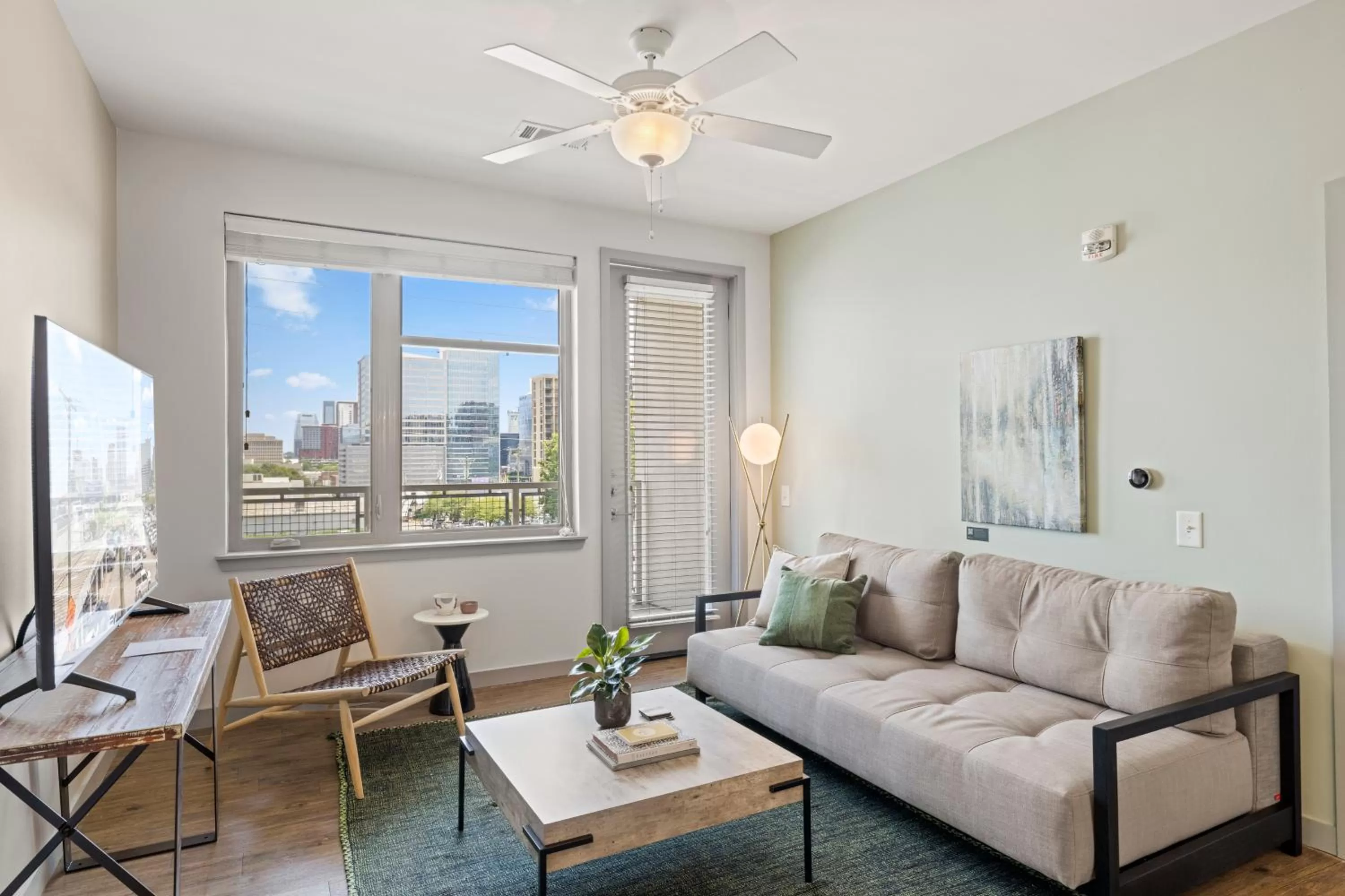 Living room in Placemakr Music Row - Vanderbilt