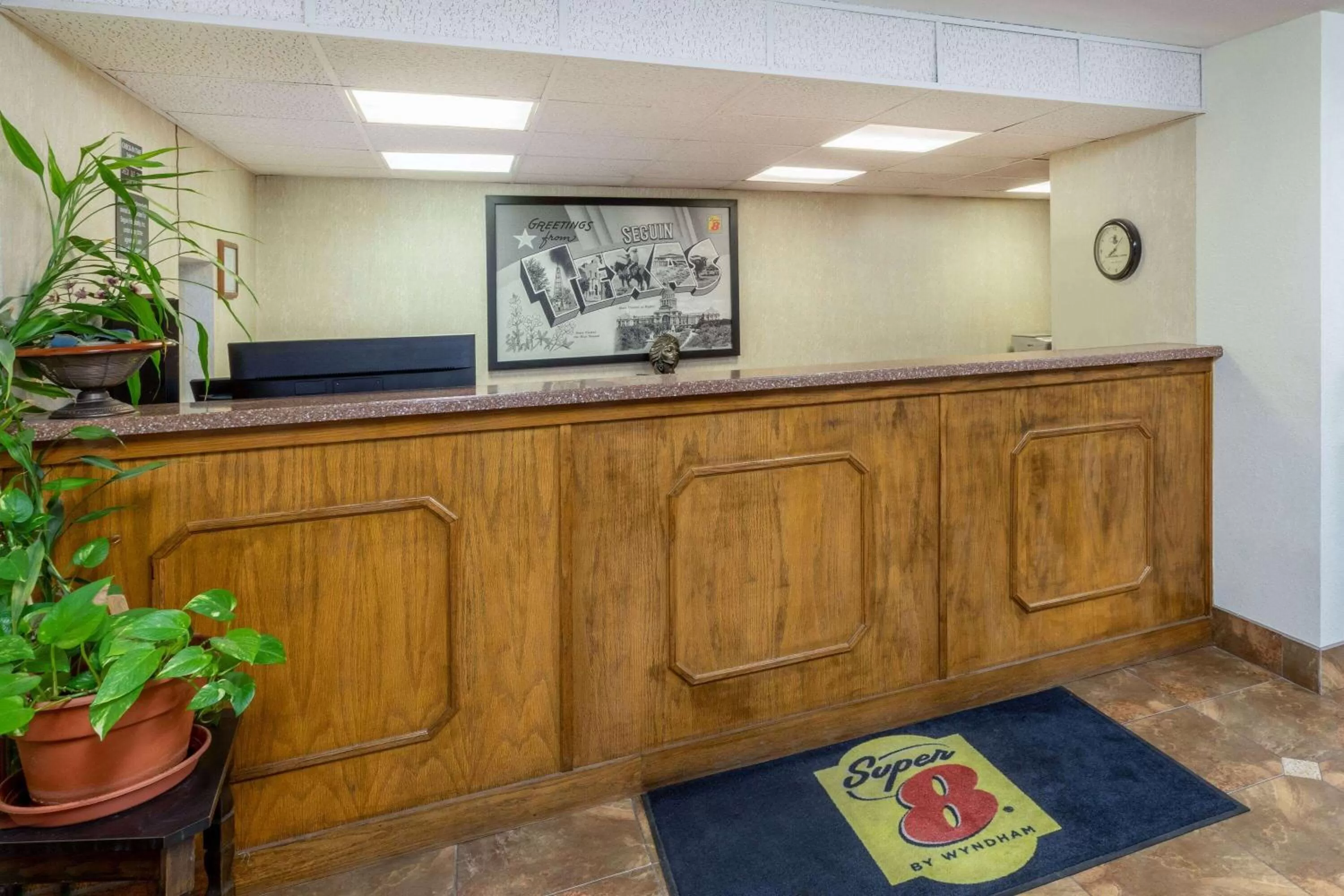 Lobby or reception in Super 8 by Wyndham Seguin