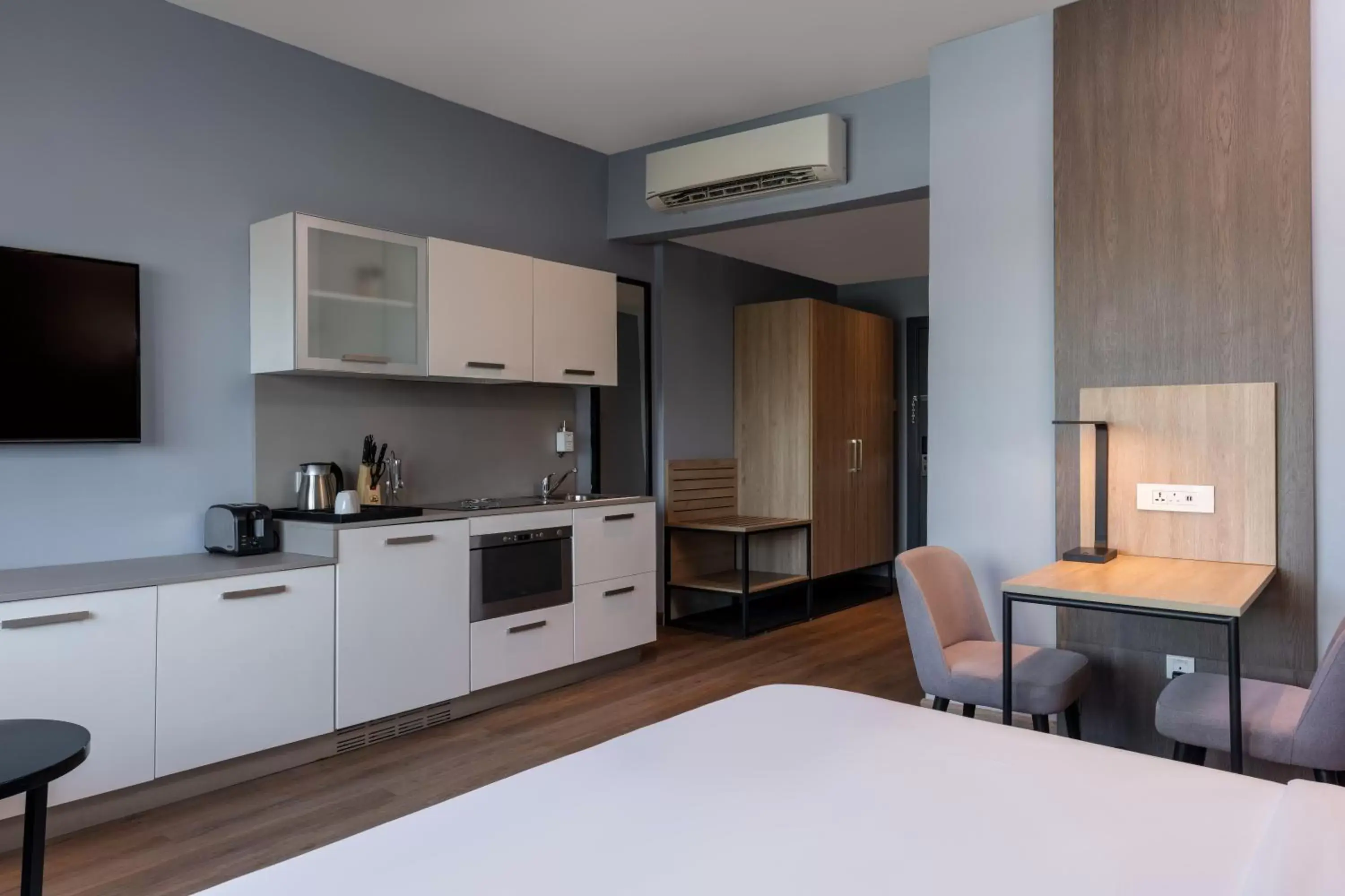 wardrobe, Kitchen/Kitchenette in Park Inn by Radisson, Lagos Victoria Island