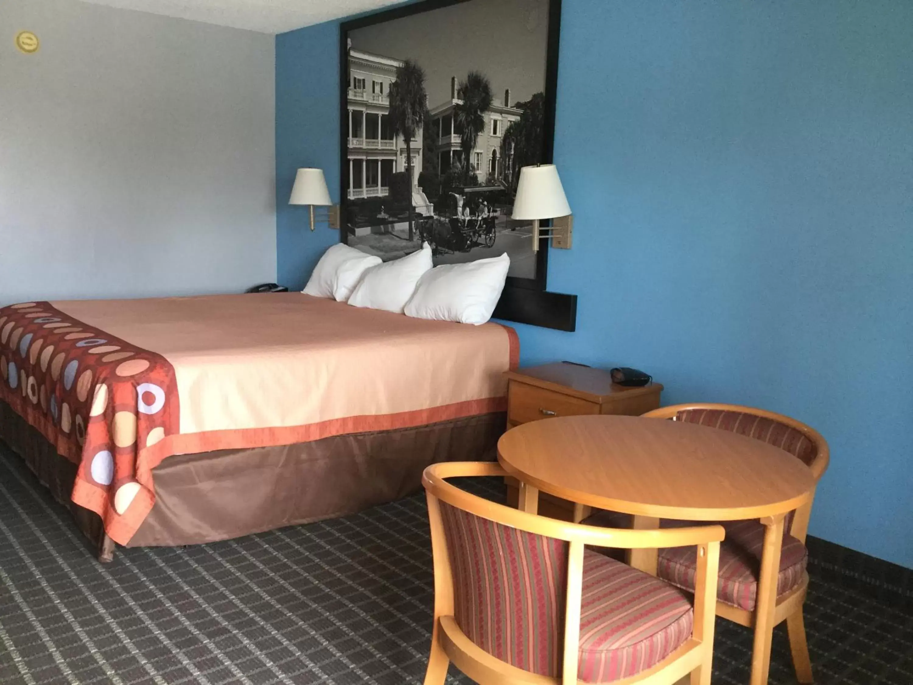 Photo of the whole room, Bed in Super 8 by Wyndham Walterboro