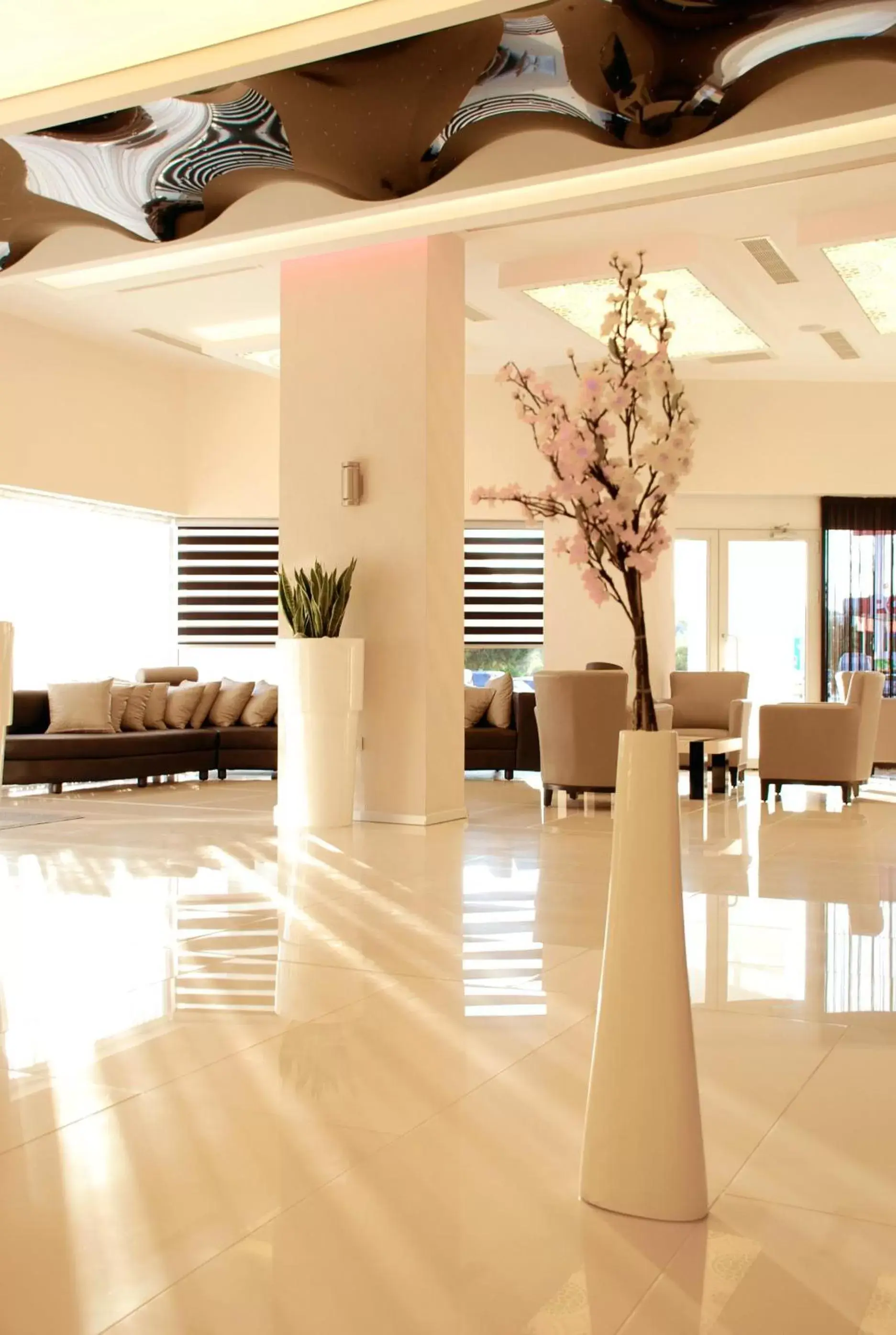 Lounge or bar, Lobby/Reception in Orty Airport Hotel