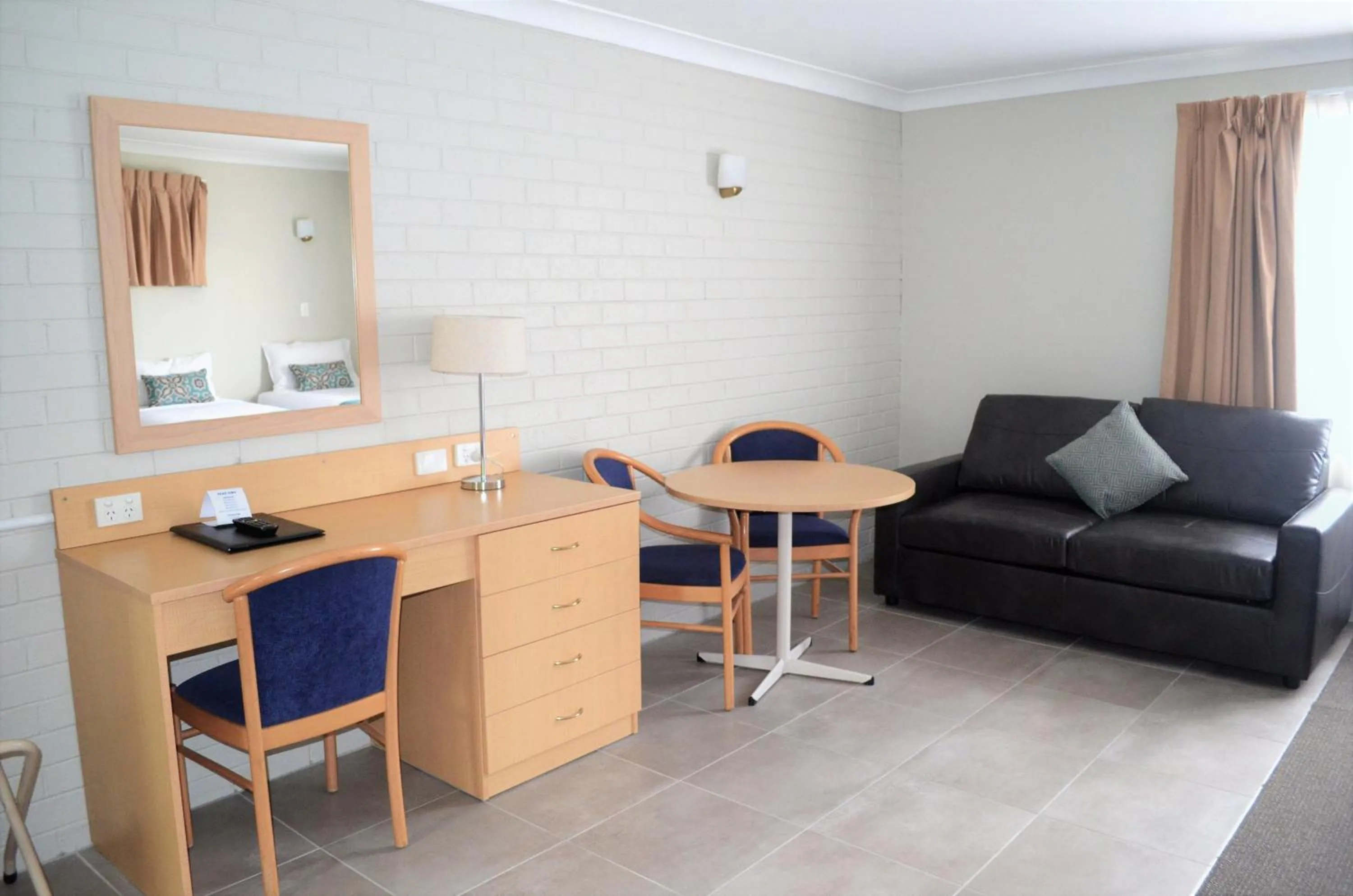 Bed in Bathurst Motor Inn