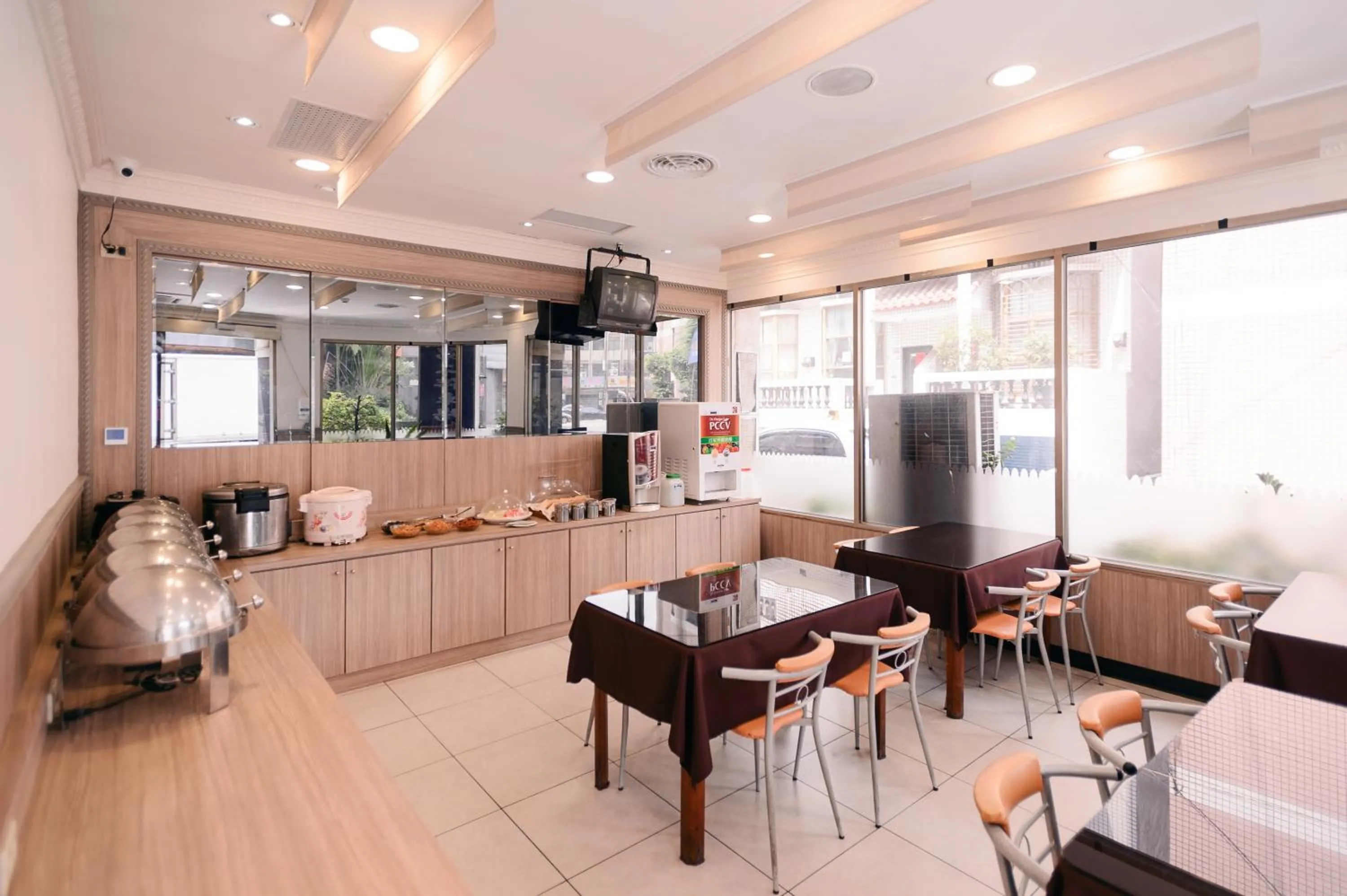 Restaurant/places to eat in Duke Business Hotel