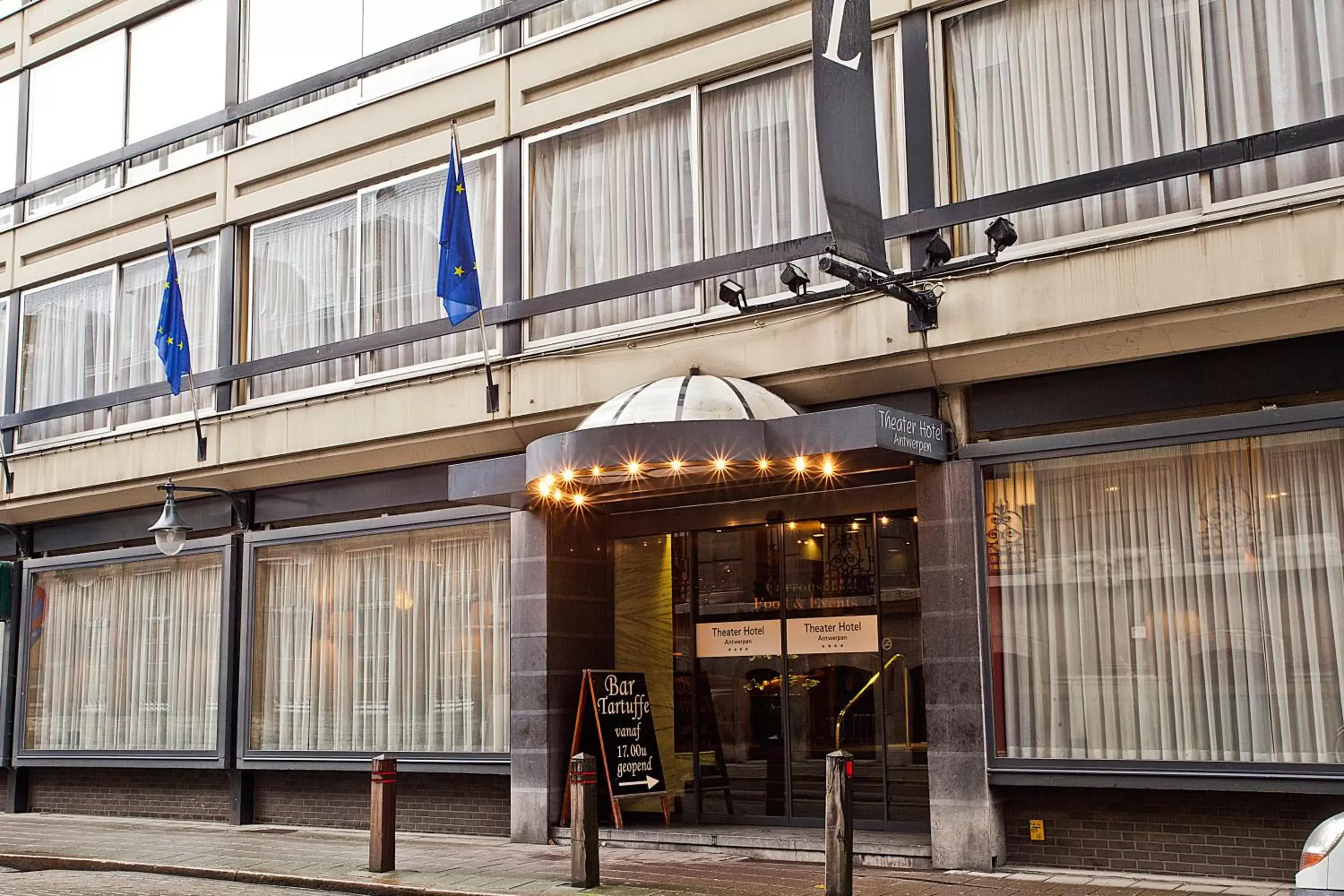 Facade/entrance in Theater Hotel