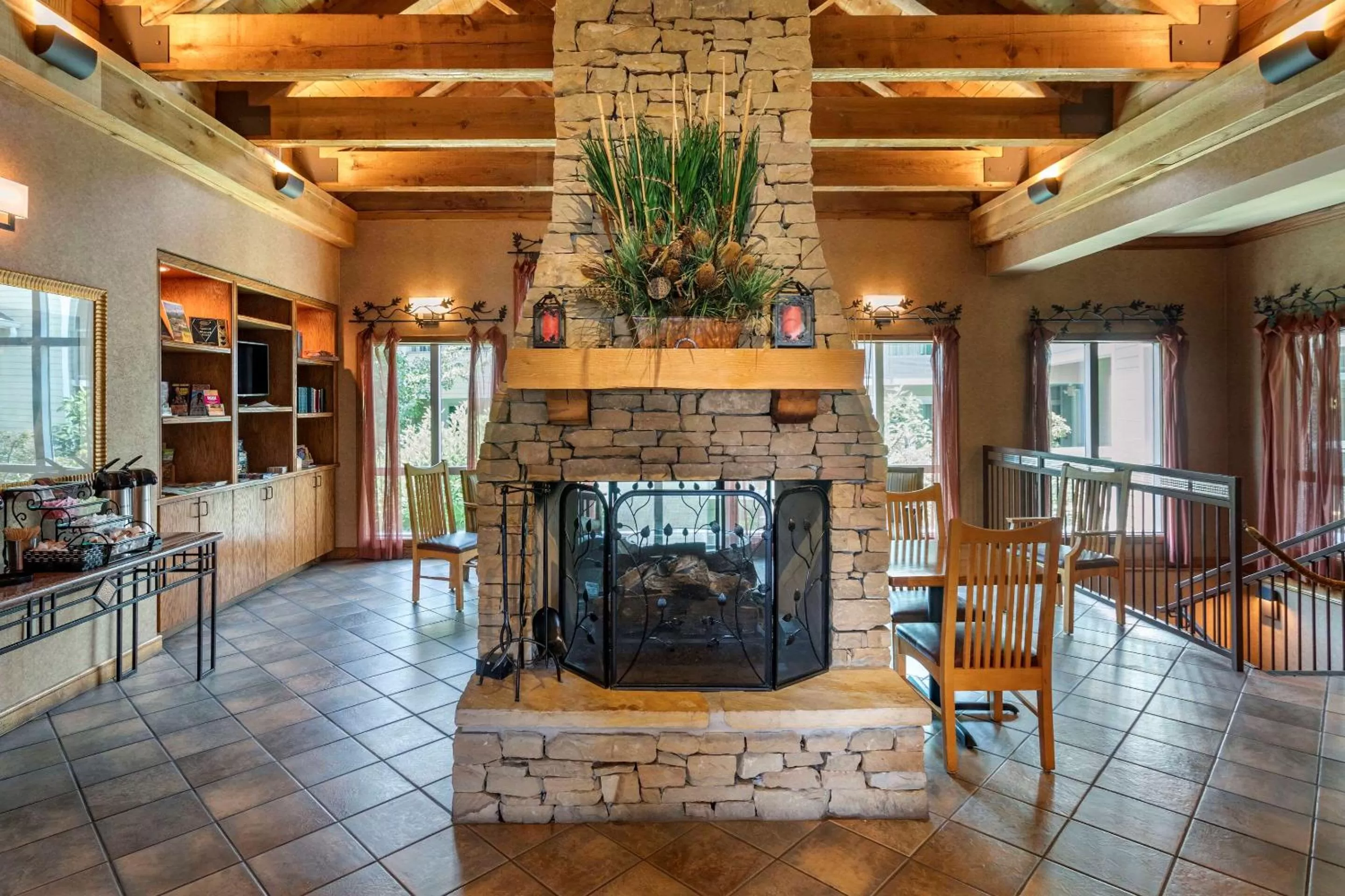 Communal lounge/ TV room in Econo Lodge Pigeon Forge Riverside