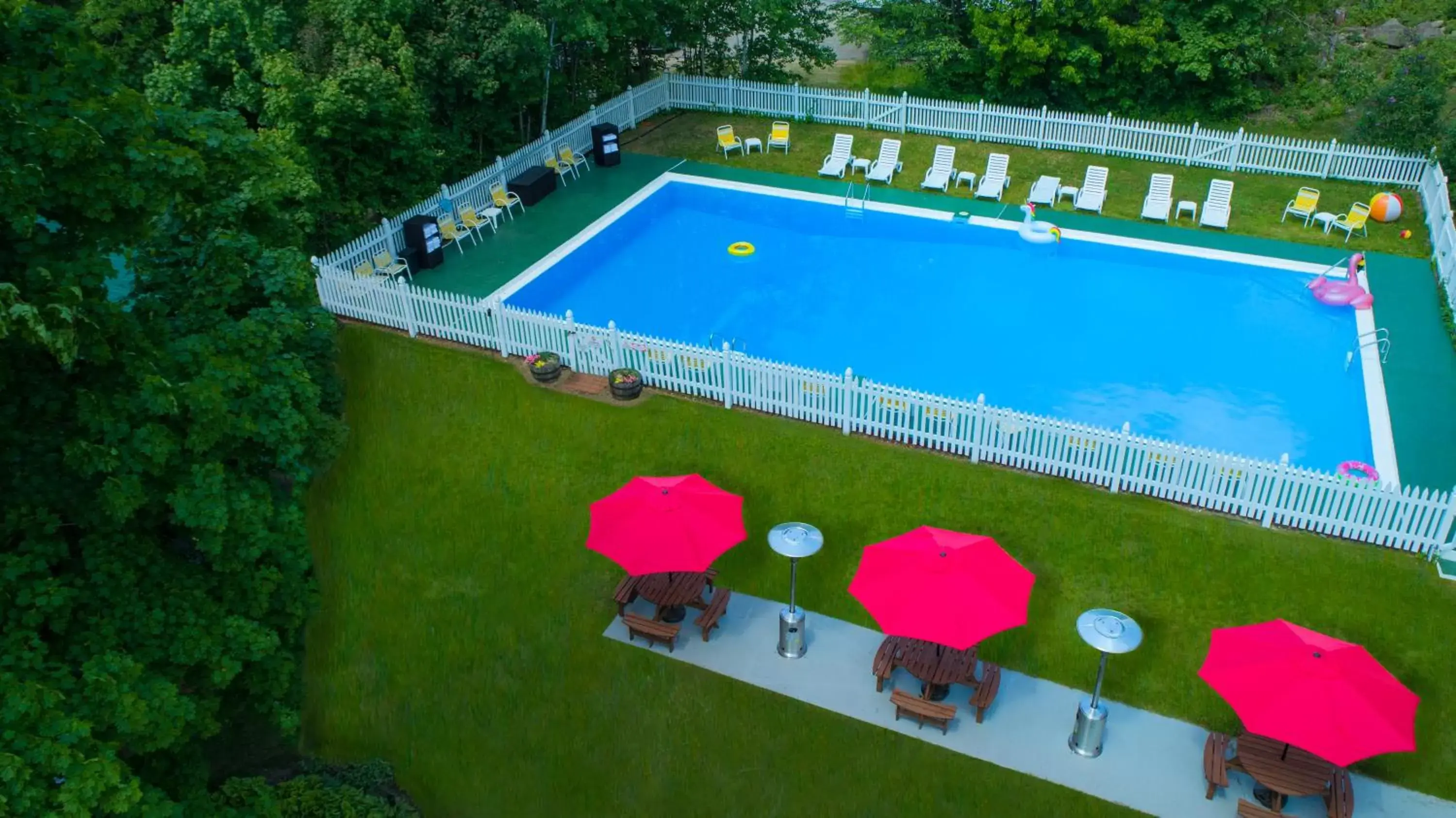 Swimming pool in Christmas Farm Inn and Spa Swimming pool in Christmas Farm Inn and Spa
