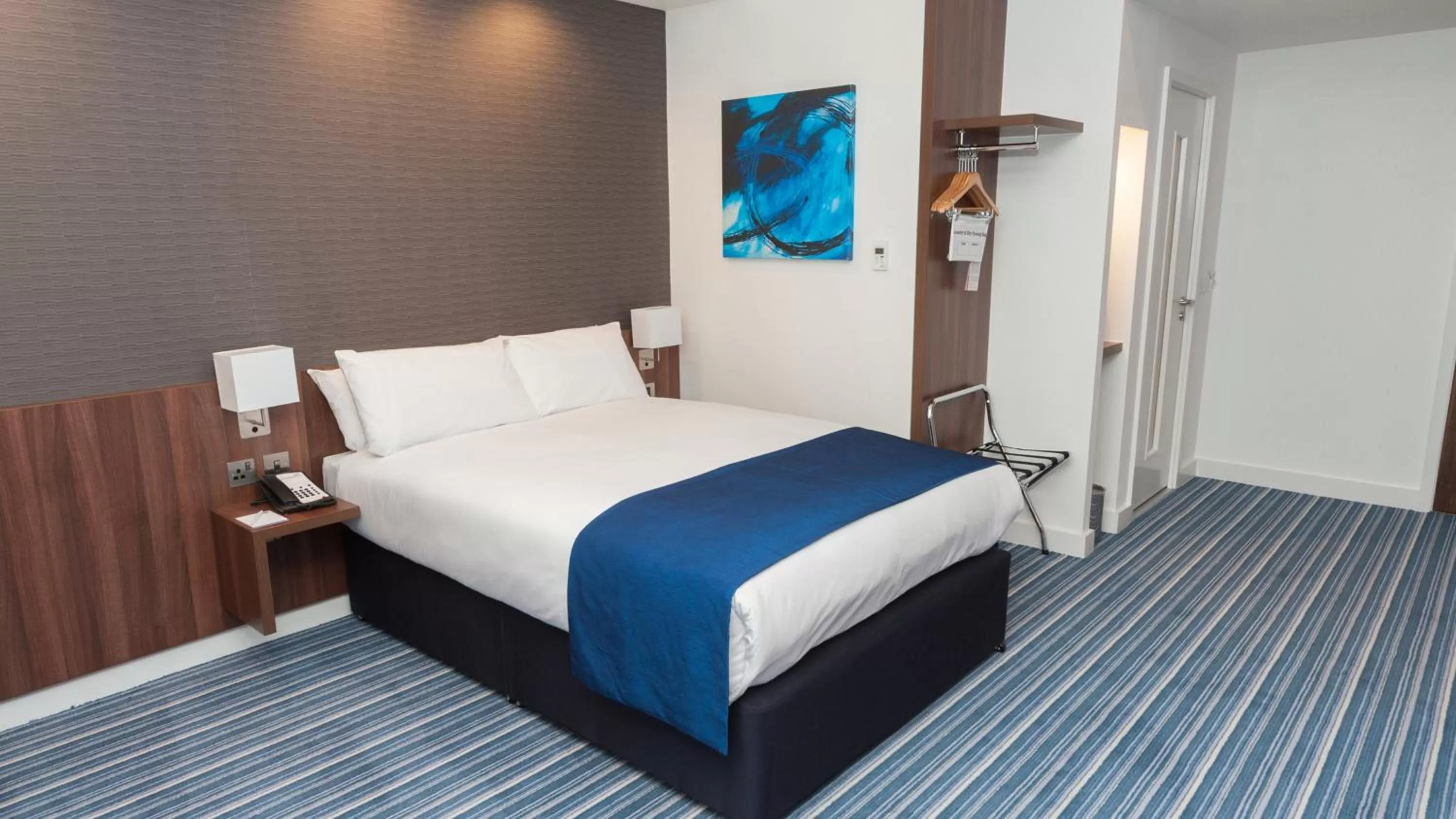 Photo of the whole room, Bed in Holiday Inn Express Aberdeen Airport by IHG