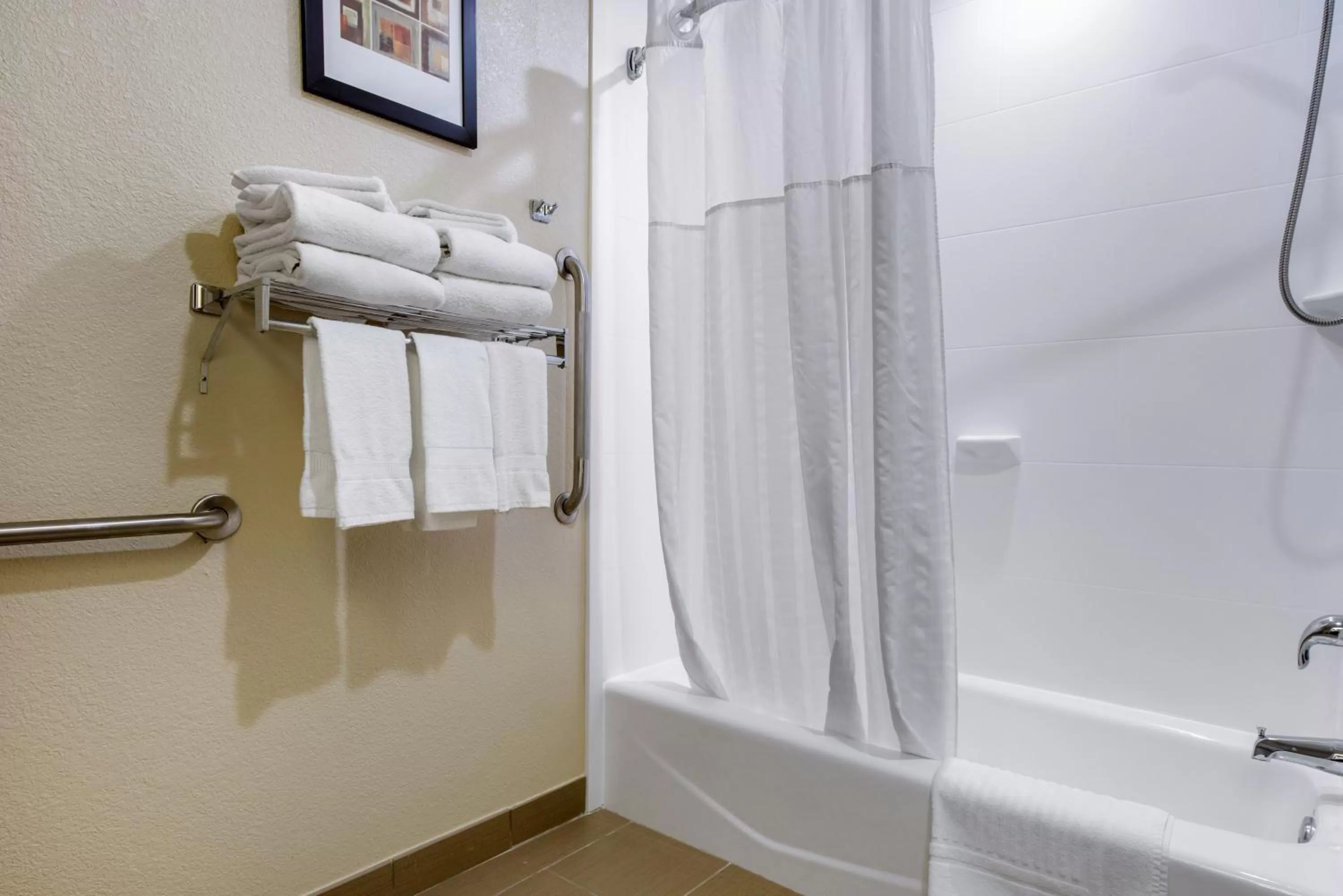 Bath in Comfort Suites Lafayette University Area