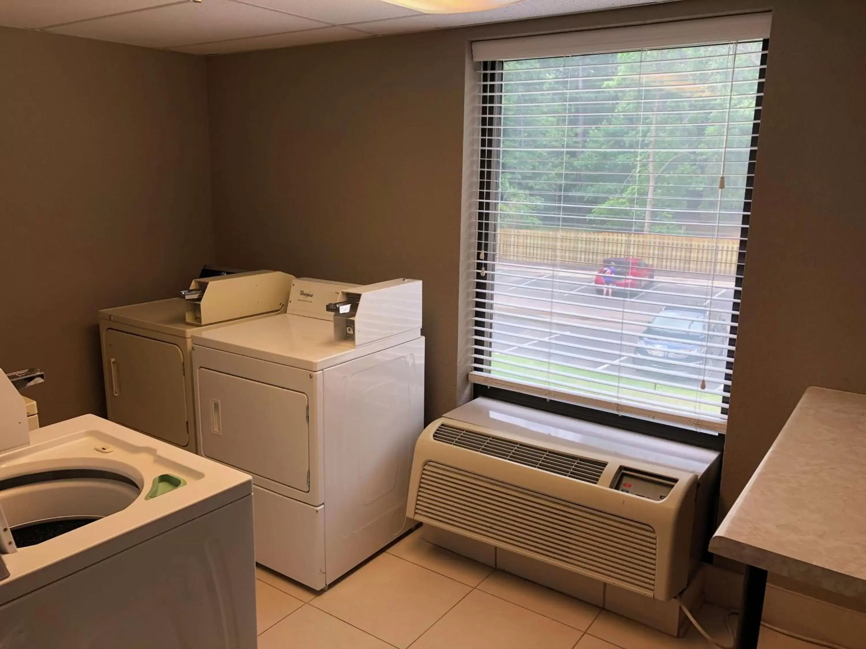 Property building, Kitchen/Kitchenette in Hampton Inn El Dorado