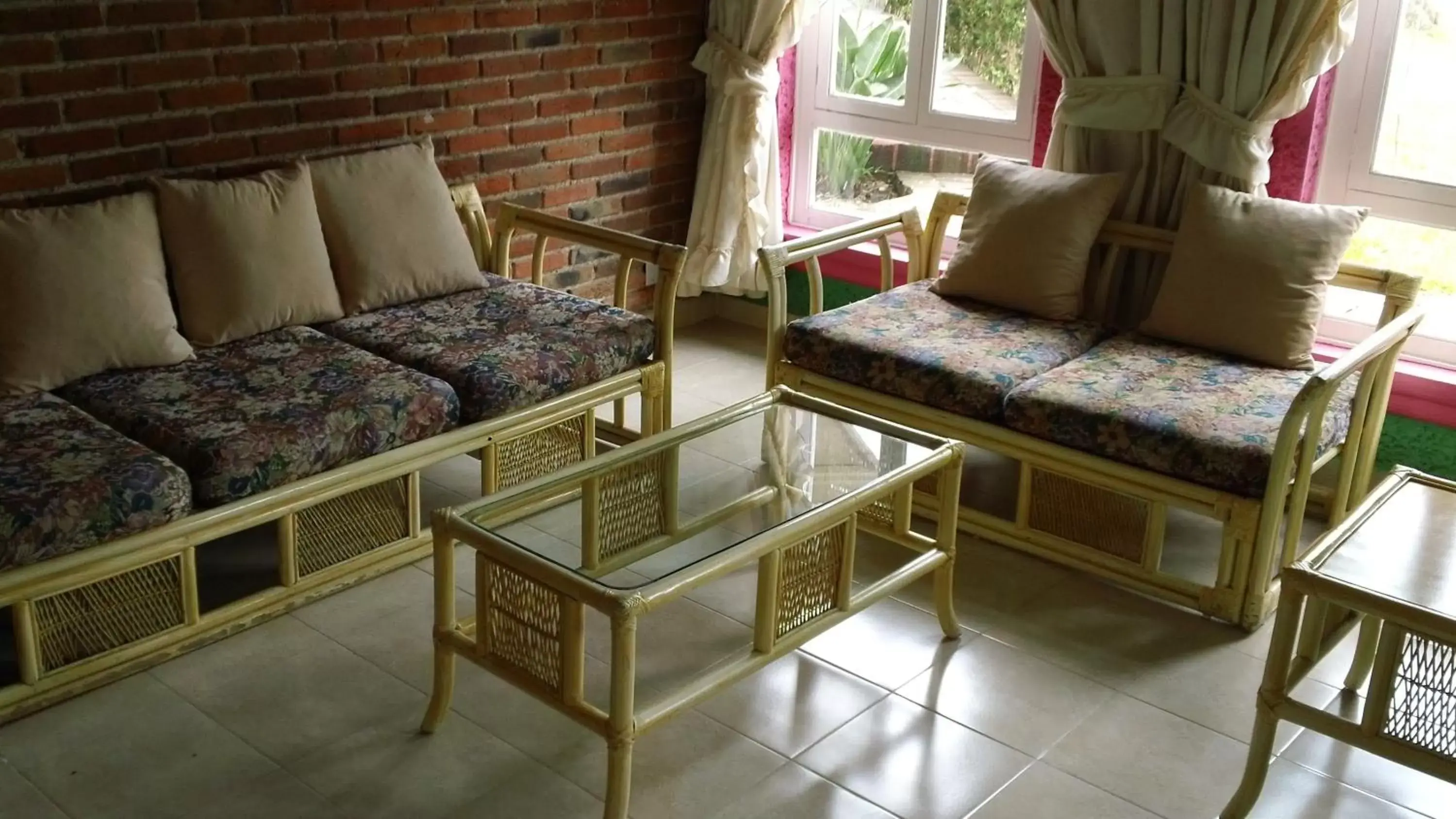 Decorative detail, Seating Area in Hotel Villa Monarca Inn