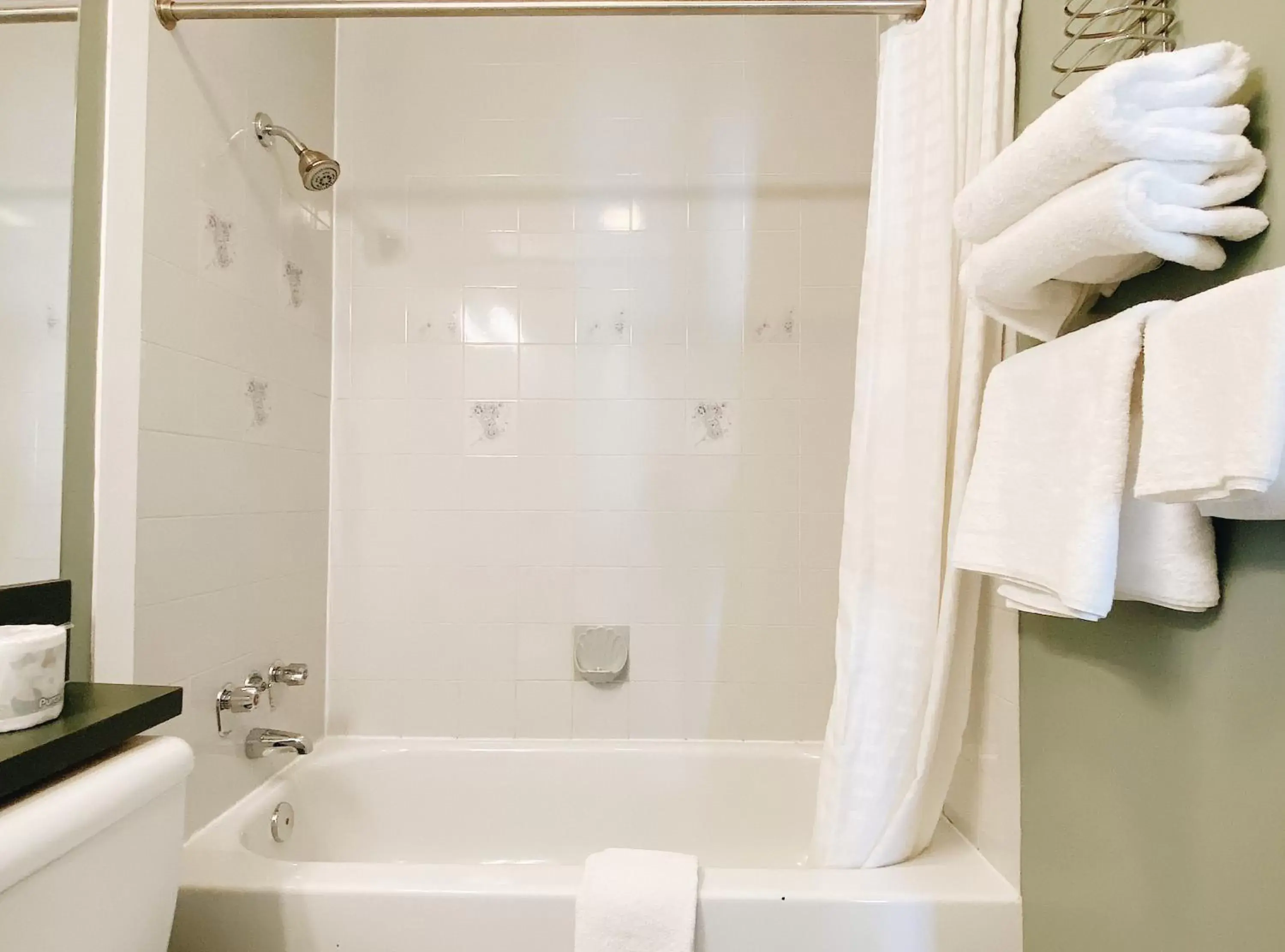 Shower, Bathroom in The Met Hotel