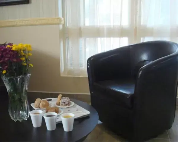 Food and drinks, Seating Area in Skyview Motel