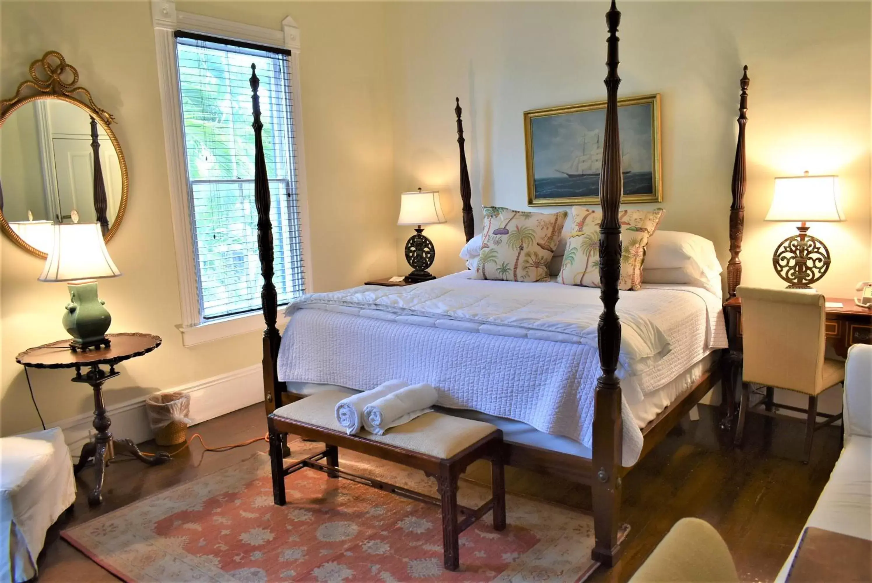 Bed in Simonton Court Historic Inn & Cottages