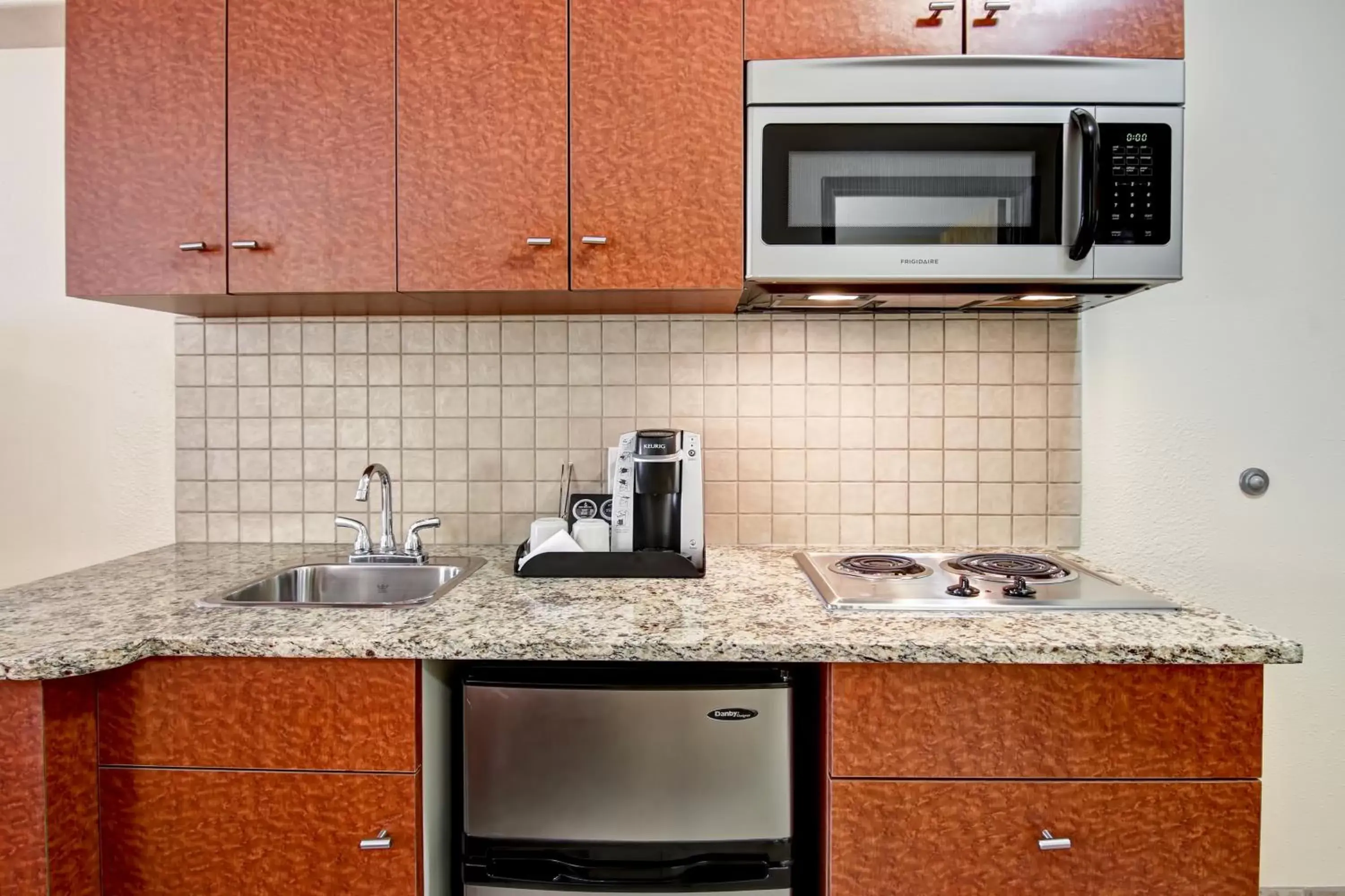 Kitchen or kitchenette, Kitchen/Kitchenette in Canalta Rocky Mountain House