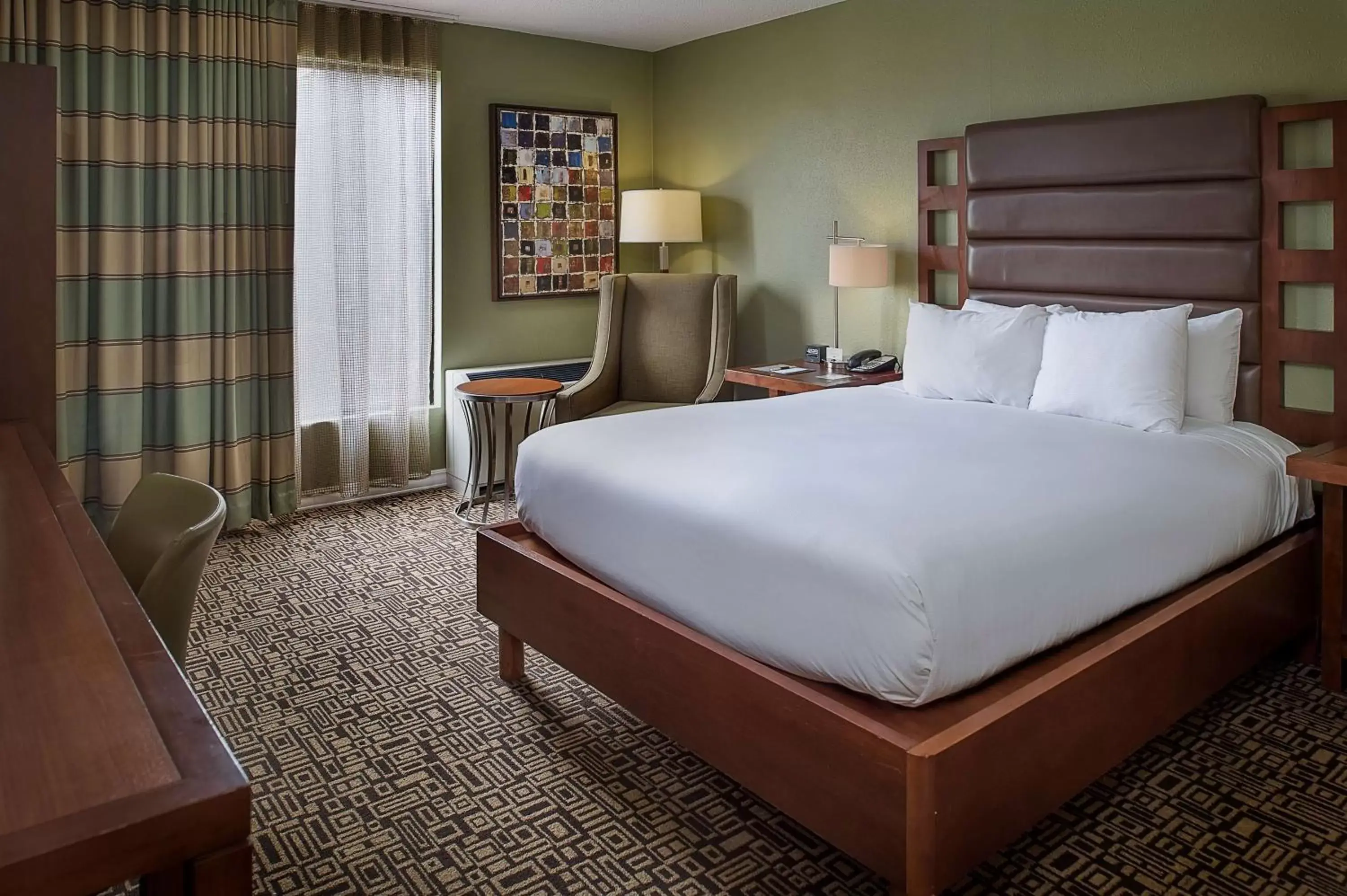 Bedroom, Bed in DoubleTree by Hilton Collinsville/St.Louis