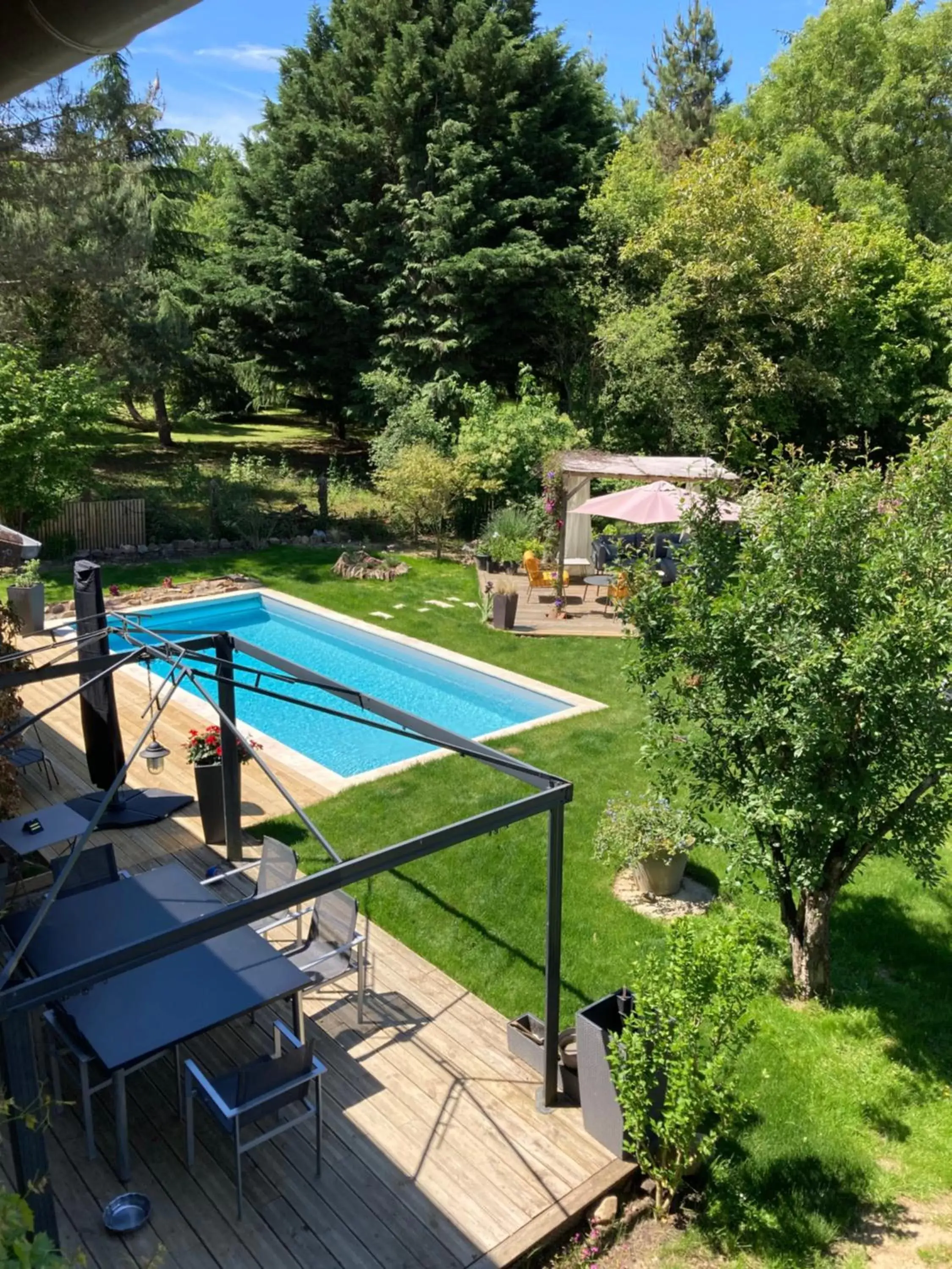 Pool View in Les Chambres Lauryvan