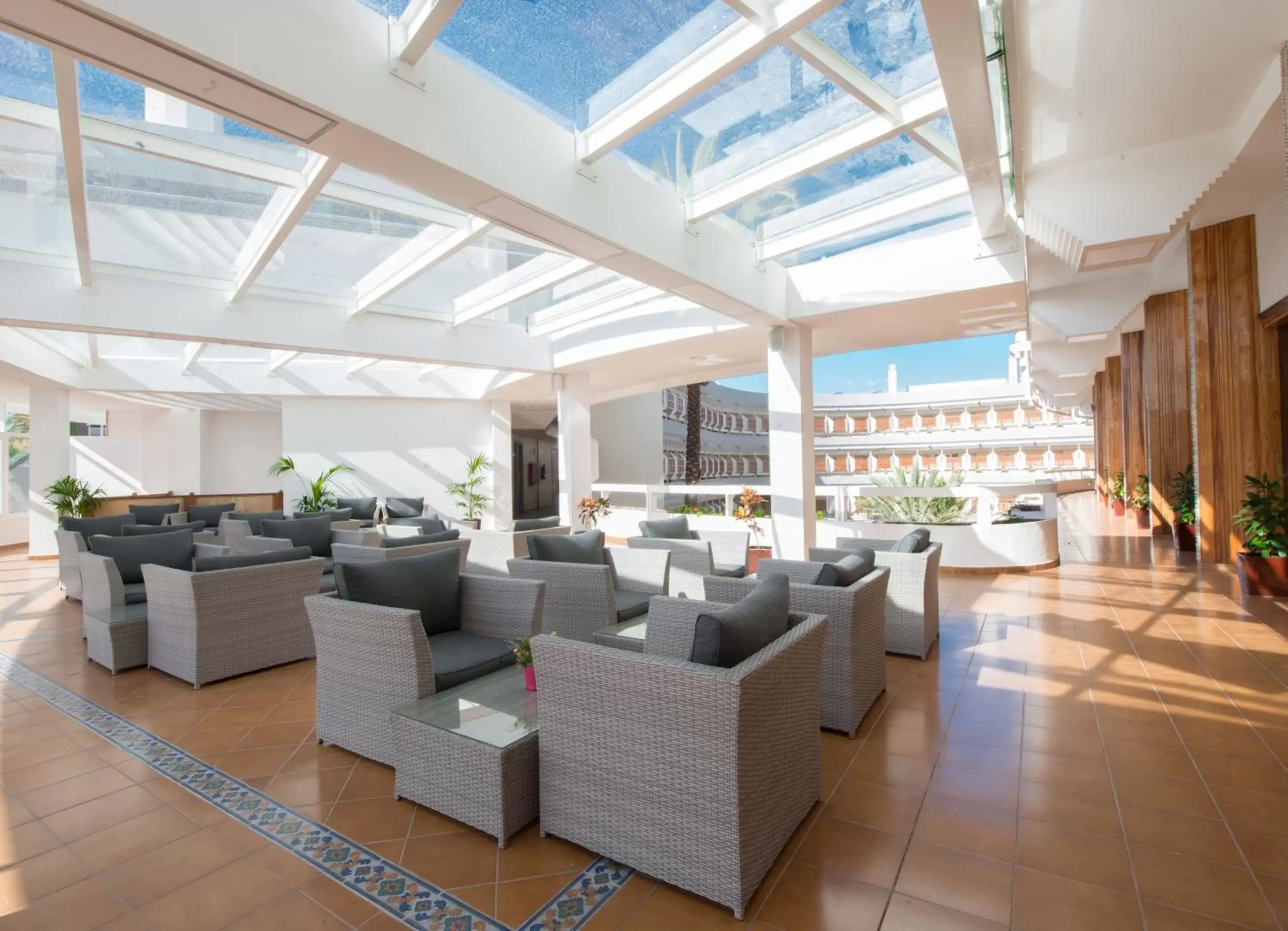 Lounge or bar in HL Suitehotel Playa del Inglés - Adults Only