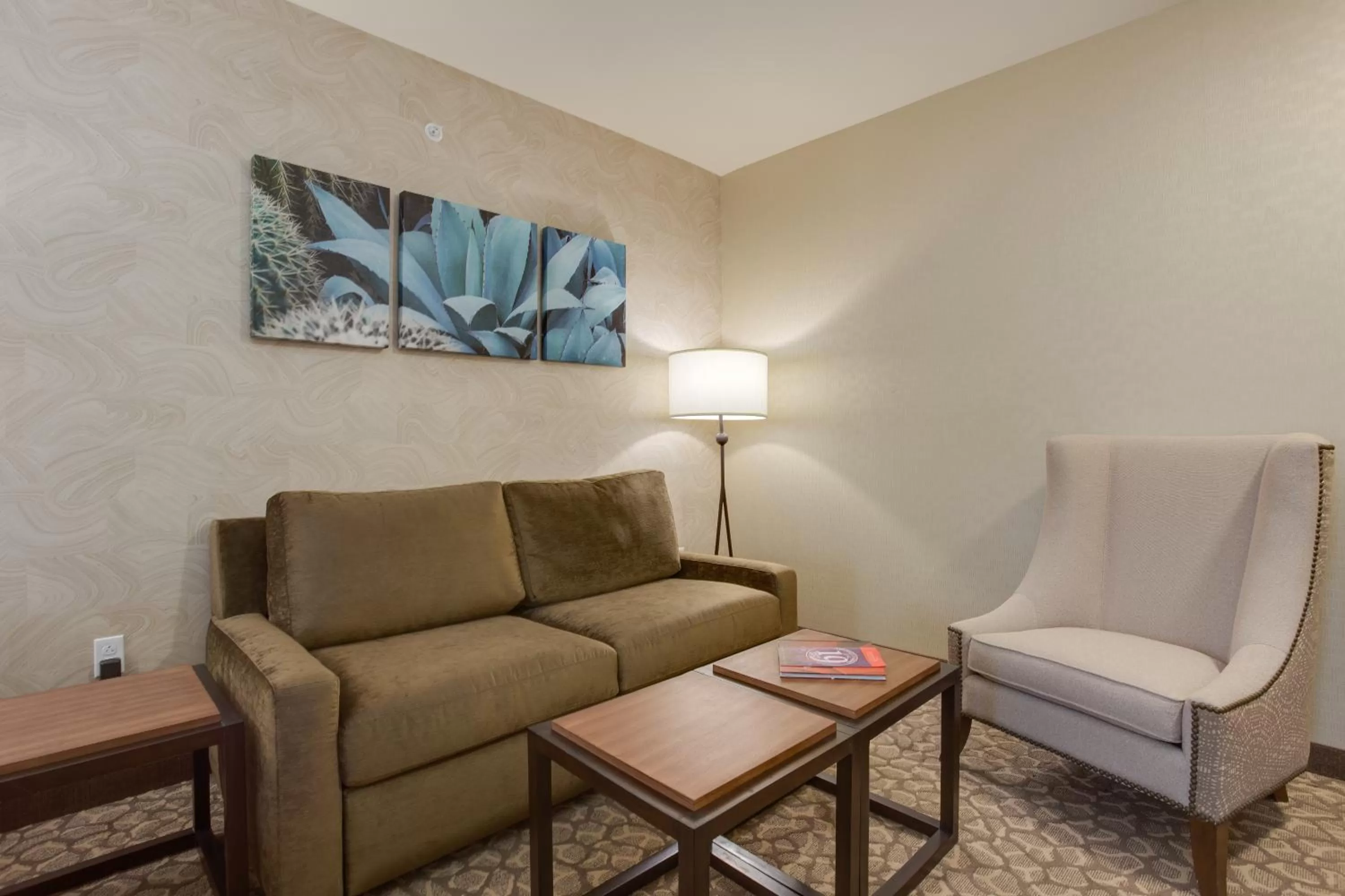 Seating area in Cliff Castle Casino Hotel