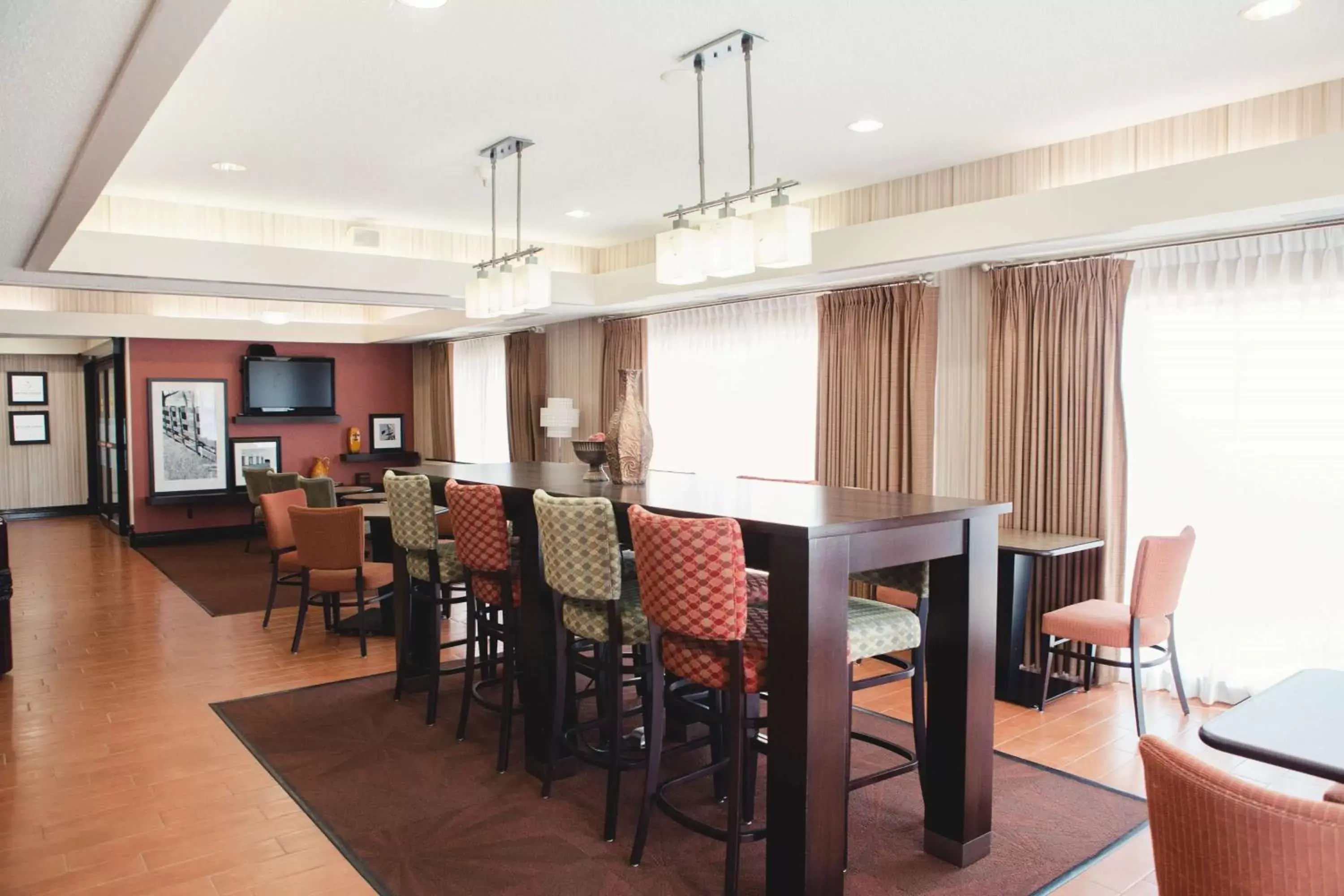 Lobby or reception, Restaurant/Places to Eat in Hampton Inn Bloomington West