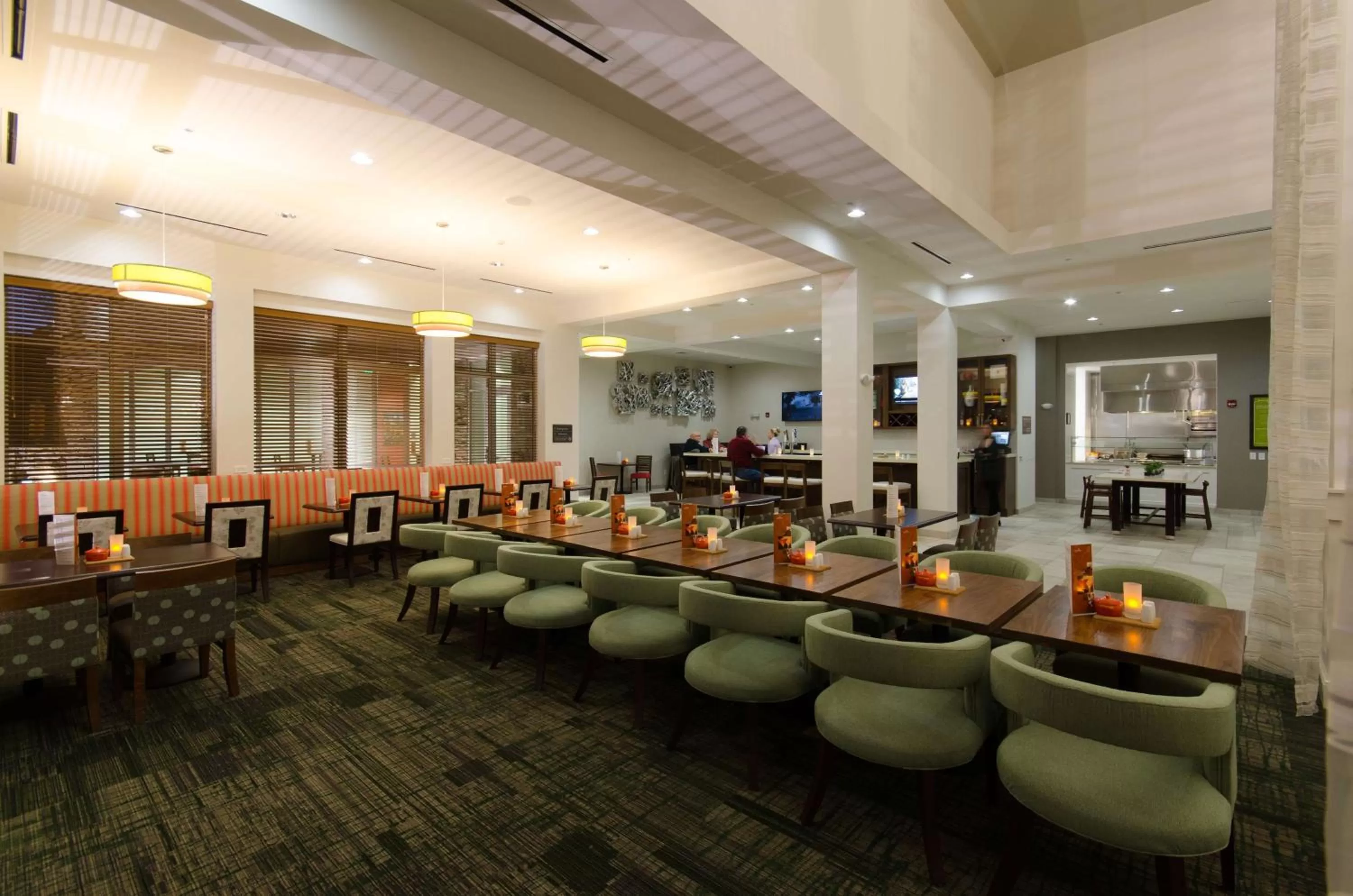 Lounge or bar in Hilton Garden Inn Hickory