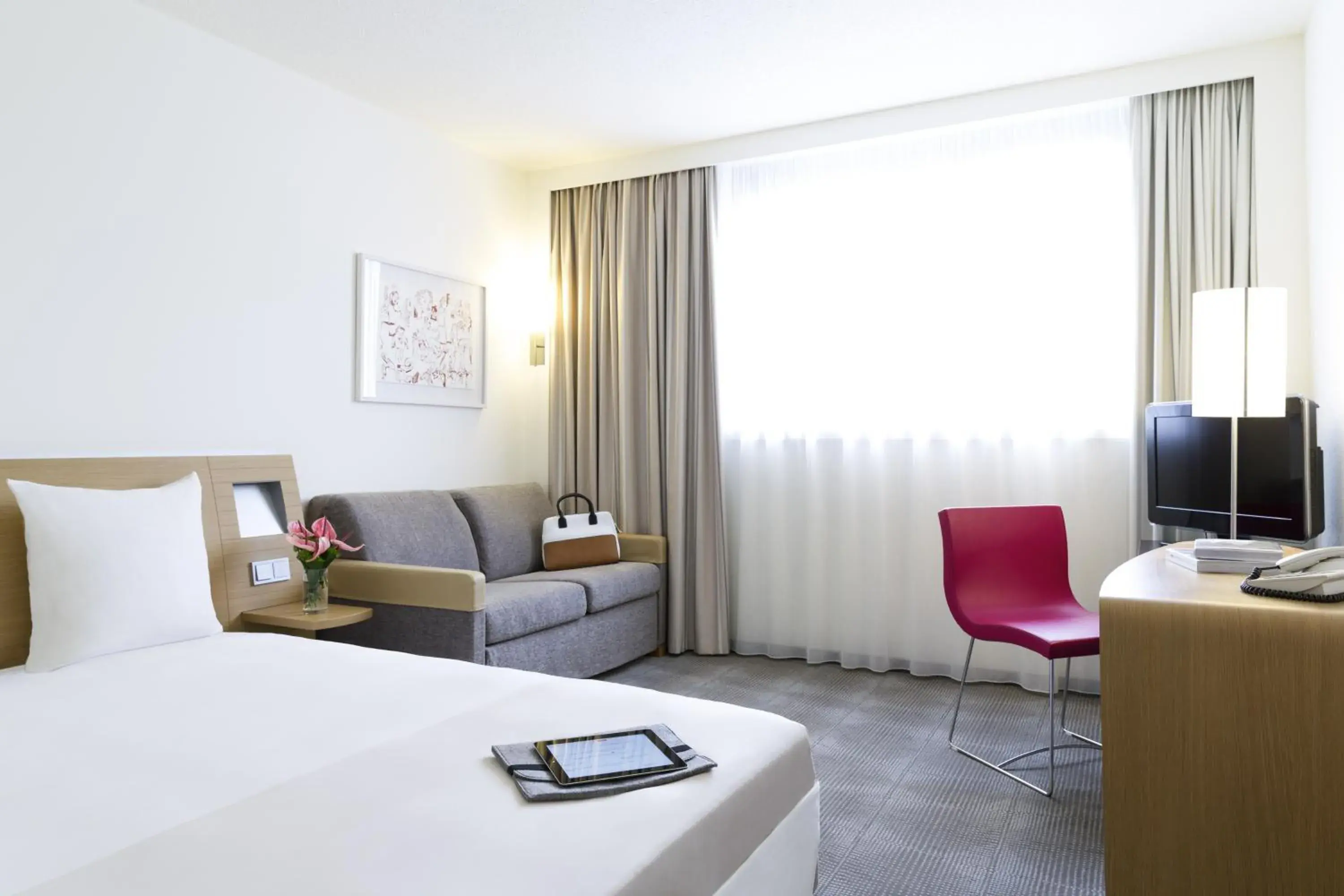 Photo of the whole room, TV/Entertainment Center in Novotel Frankfurt City