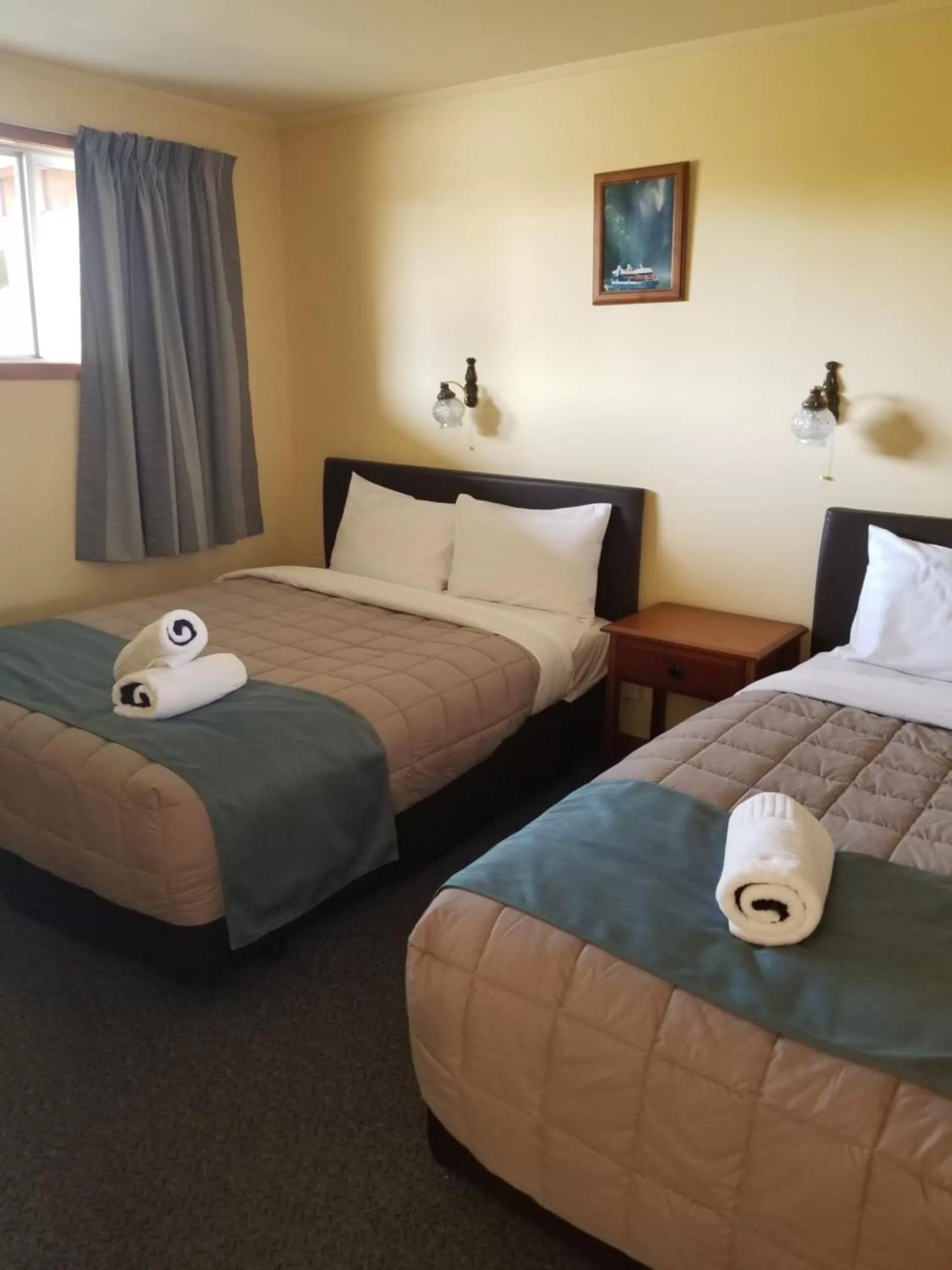 Bedroom, Bed in Alpine View Motel