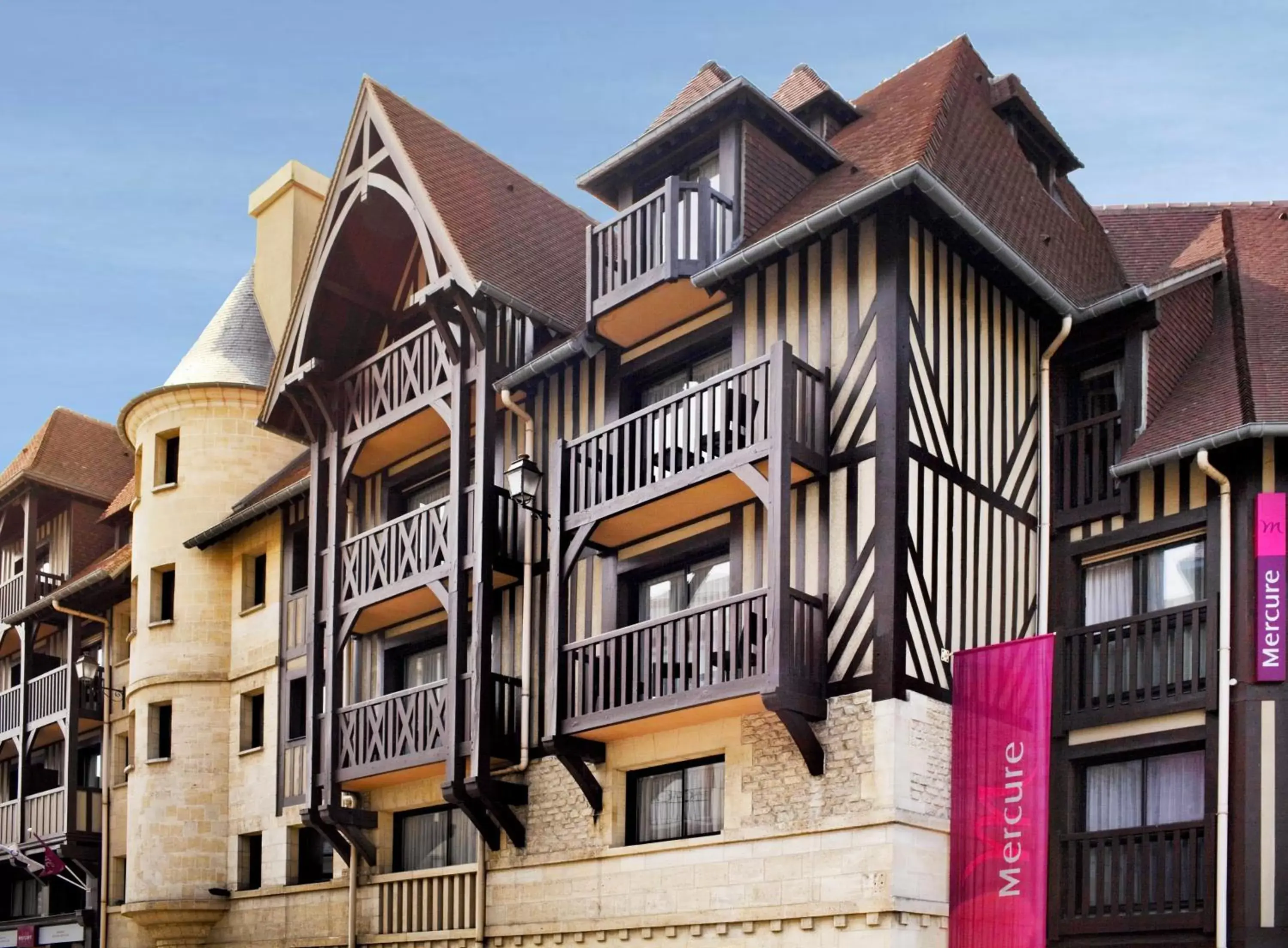 Facade/entrance, Property Building in Mercure Deauville Centre