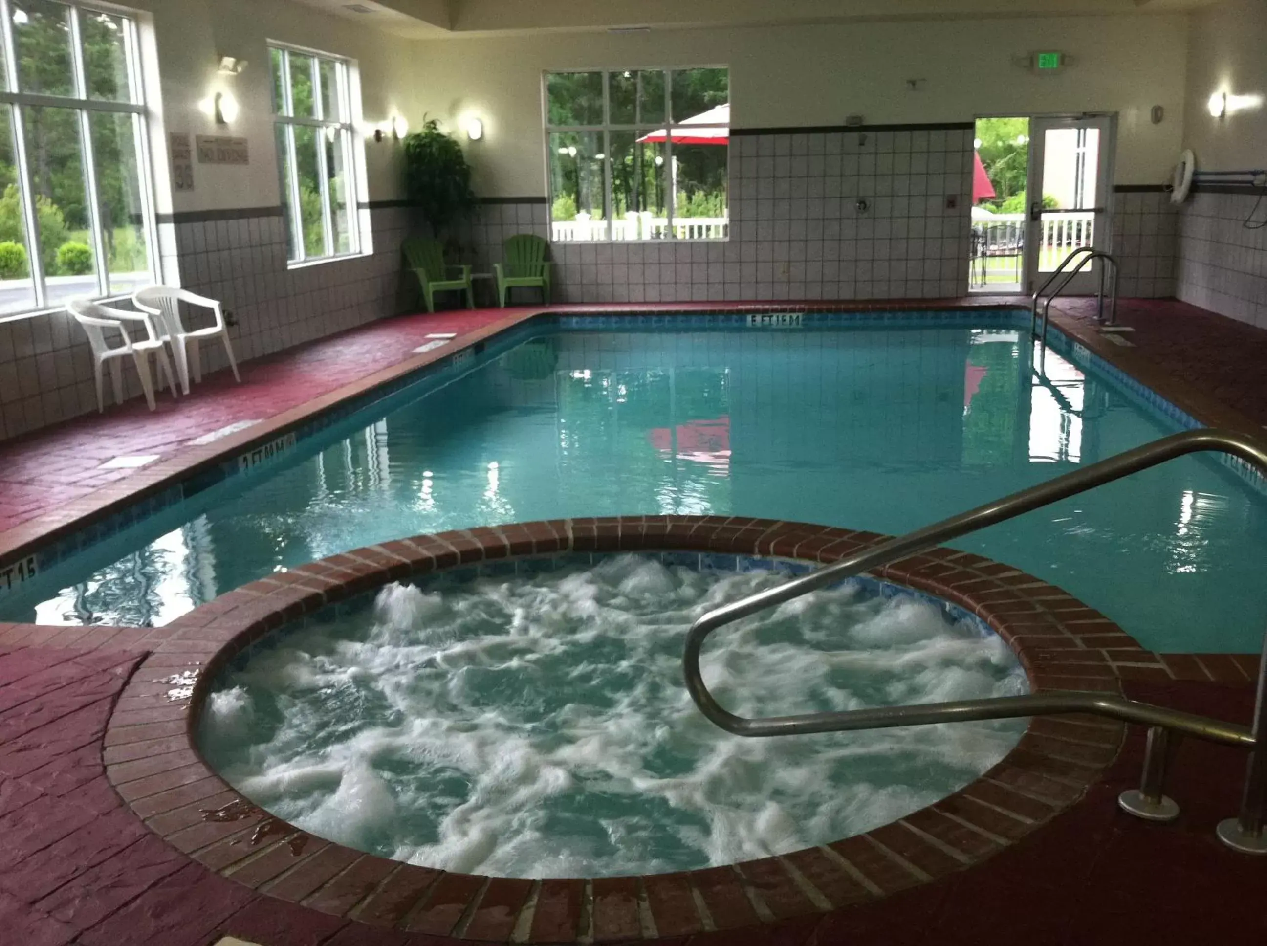 Spa and wellness centre/facilities, Swimming Pool in Country Inn & Suites by Radisson, Savannah Airport, GA
