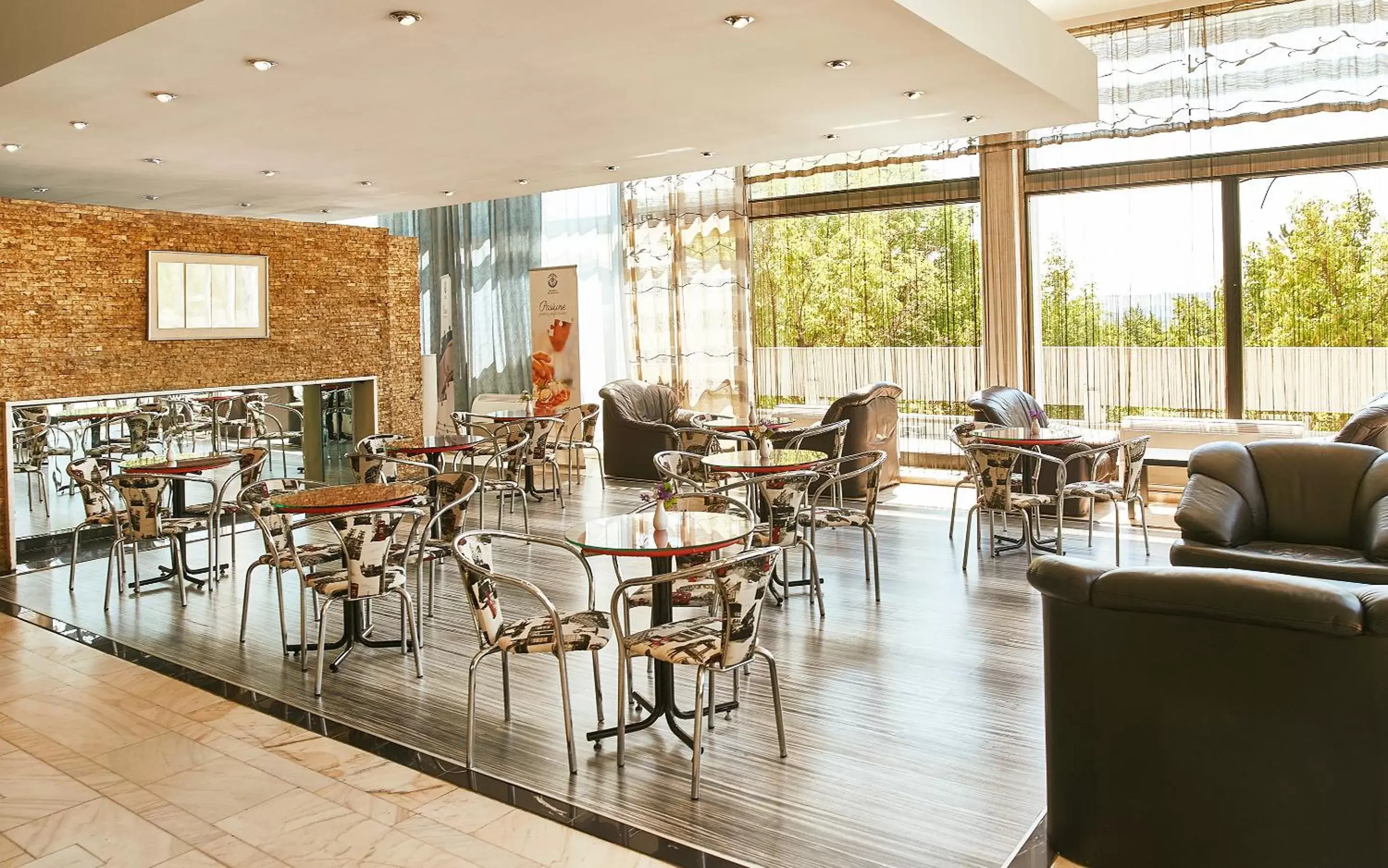 Lounge or bar in Continental Drobeta Turnu Severin Lounge or bar in Continental Drobeta Turnu Severin