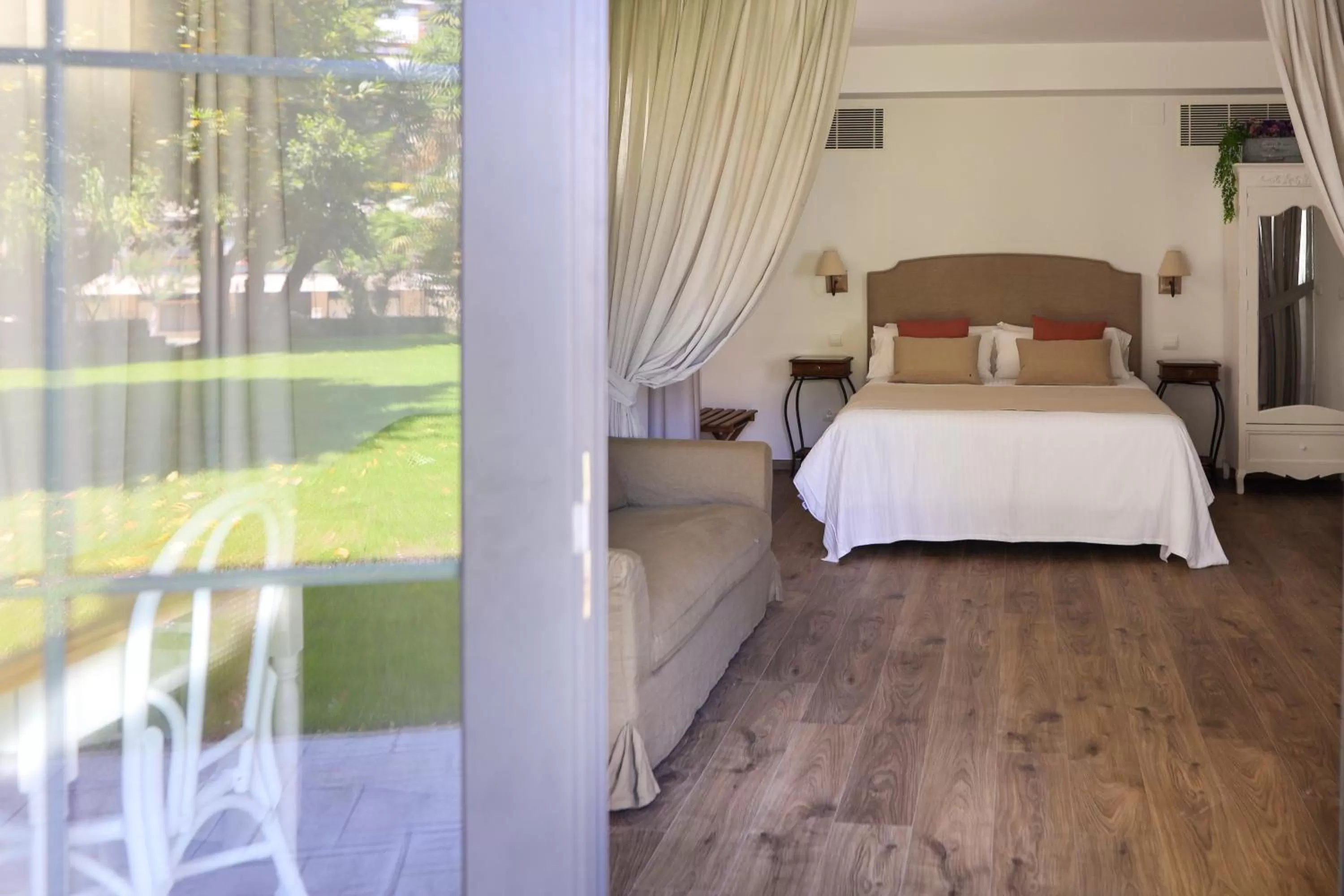 Bed in Le Petit Boutique Hotel