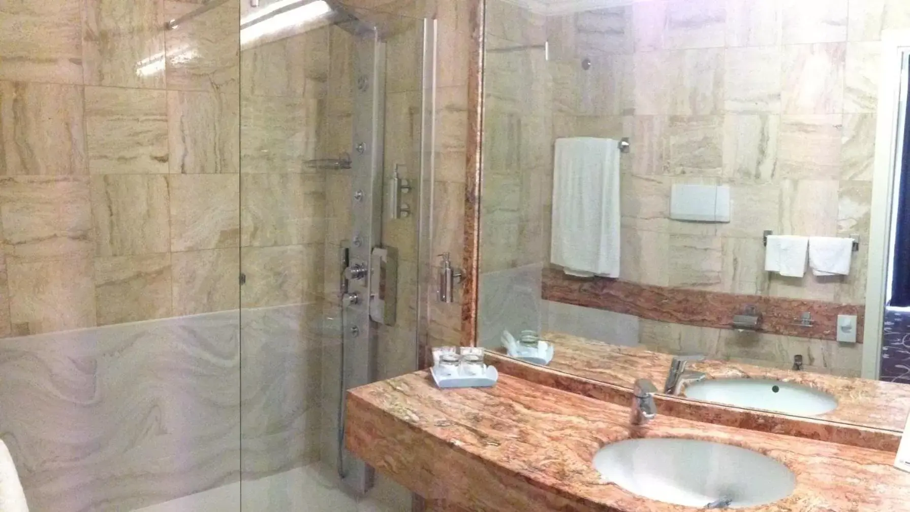 Shower, Bathroom in Etrusco Arezzo Hotel - Sure Hotel Collection by Best Western